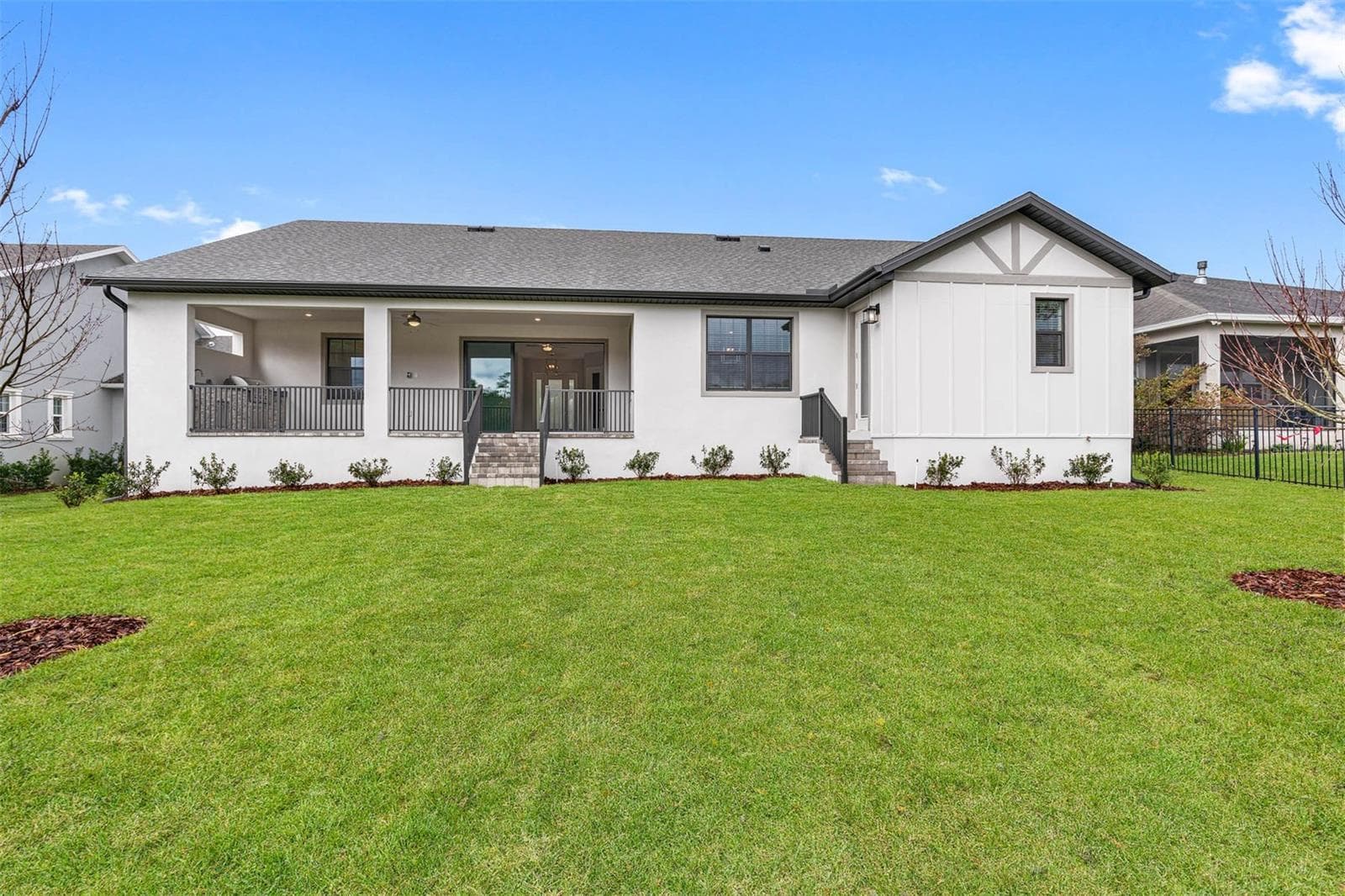5601 Summit View Dr photo 2