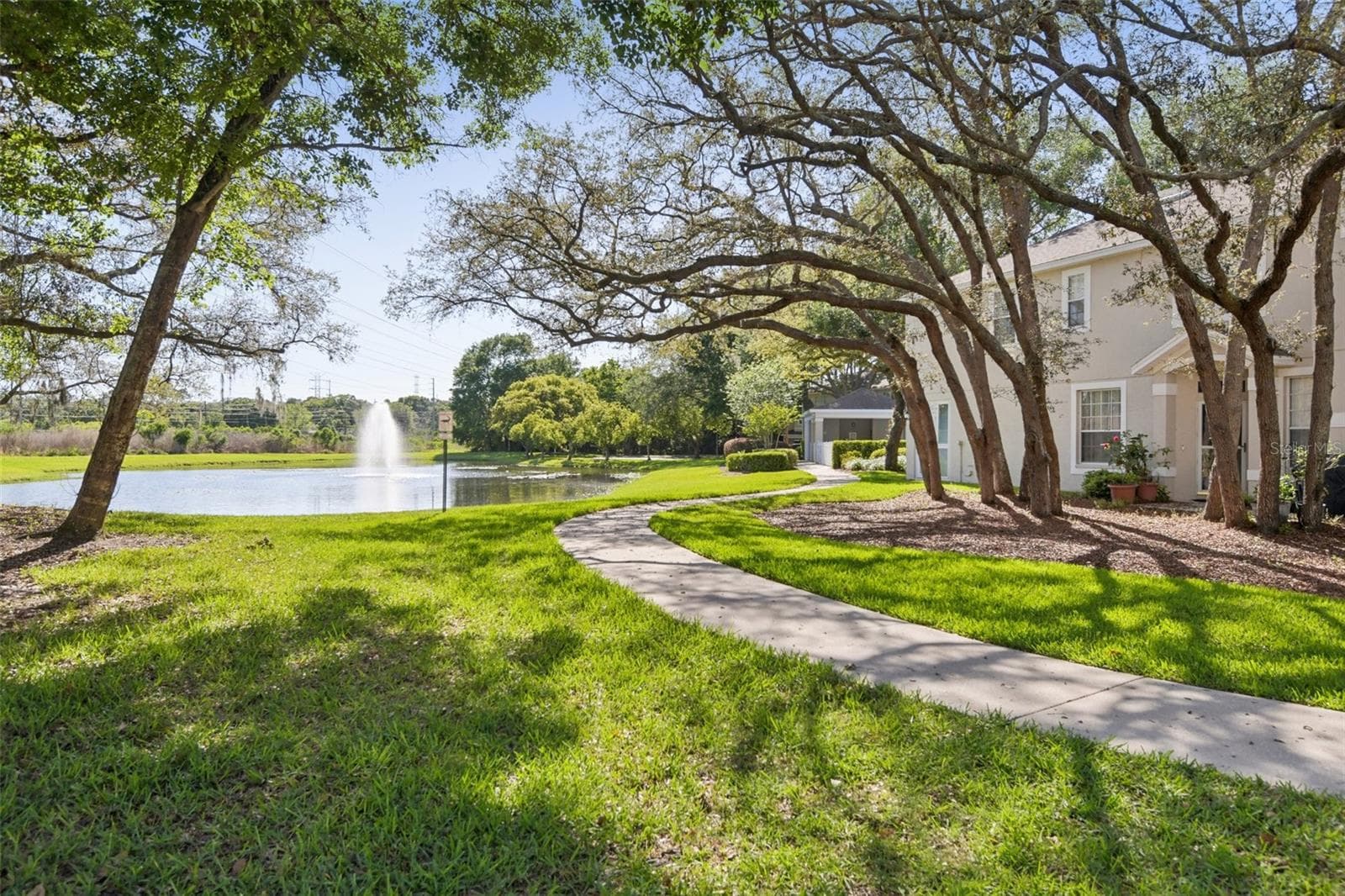 3661 Country Pointe Pl photo 2