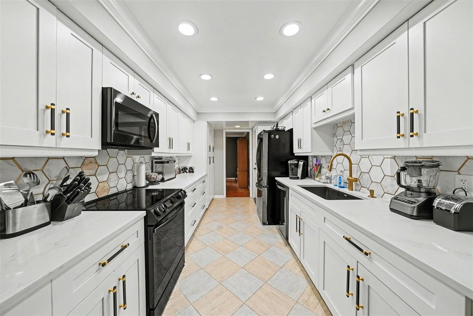 1009 Morfield Ln photo 2