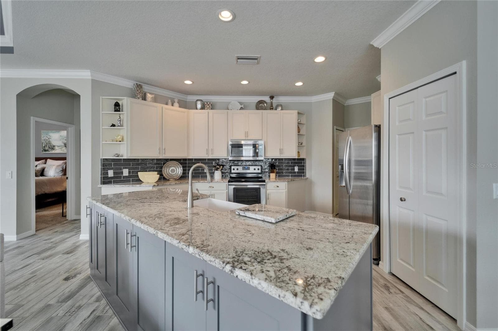 221 Sela Cove Cir photo 2