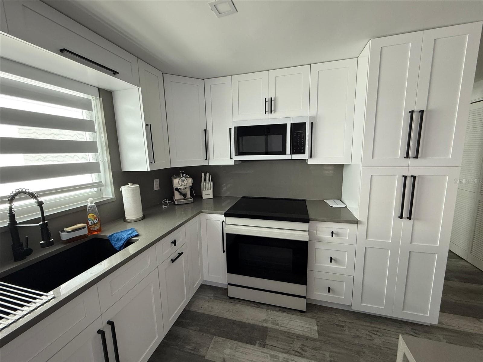 5925 Beverly Dr photo 2
