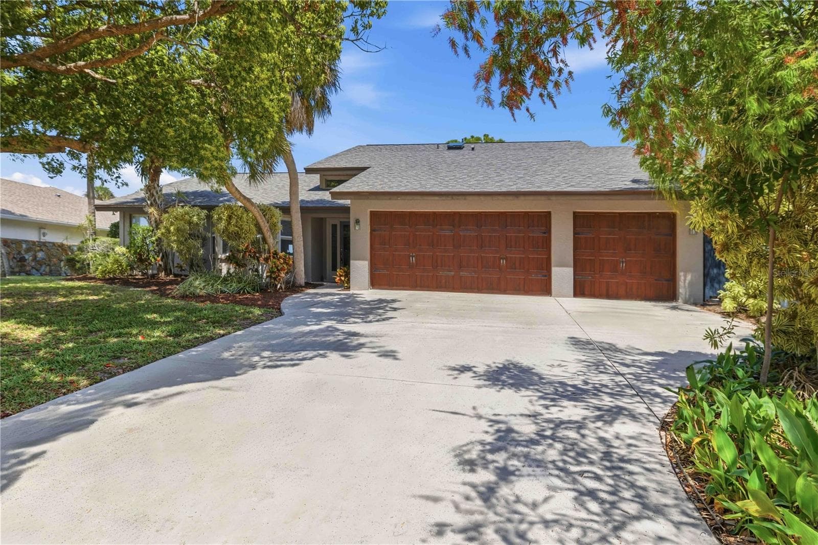 3953 Prairie Dunes Dr photo 2