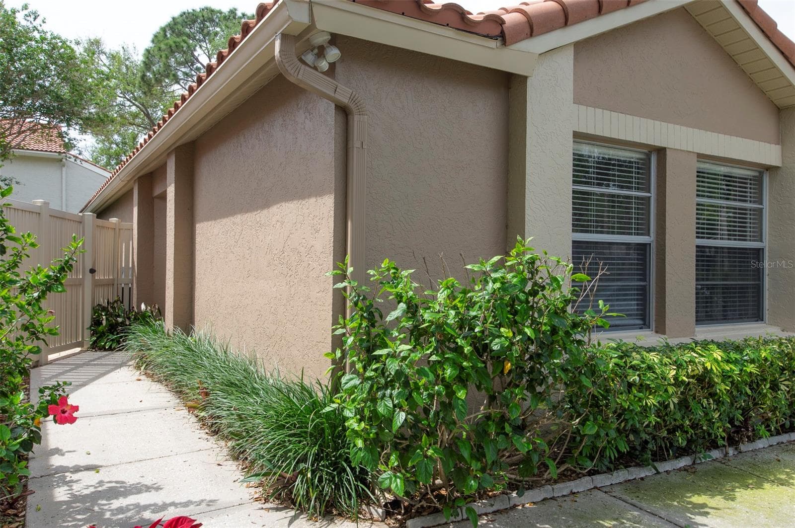 491 St Tropez Cir NE photo 2