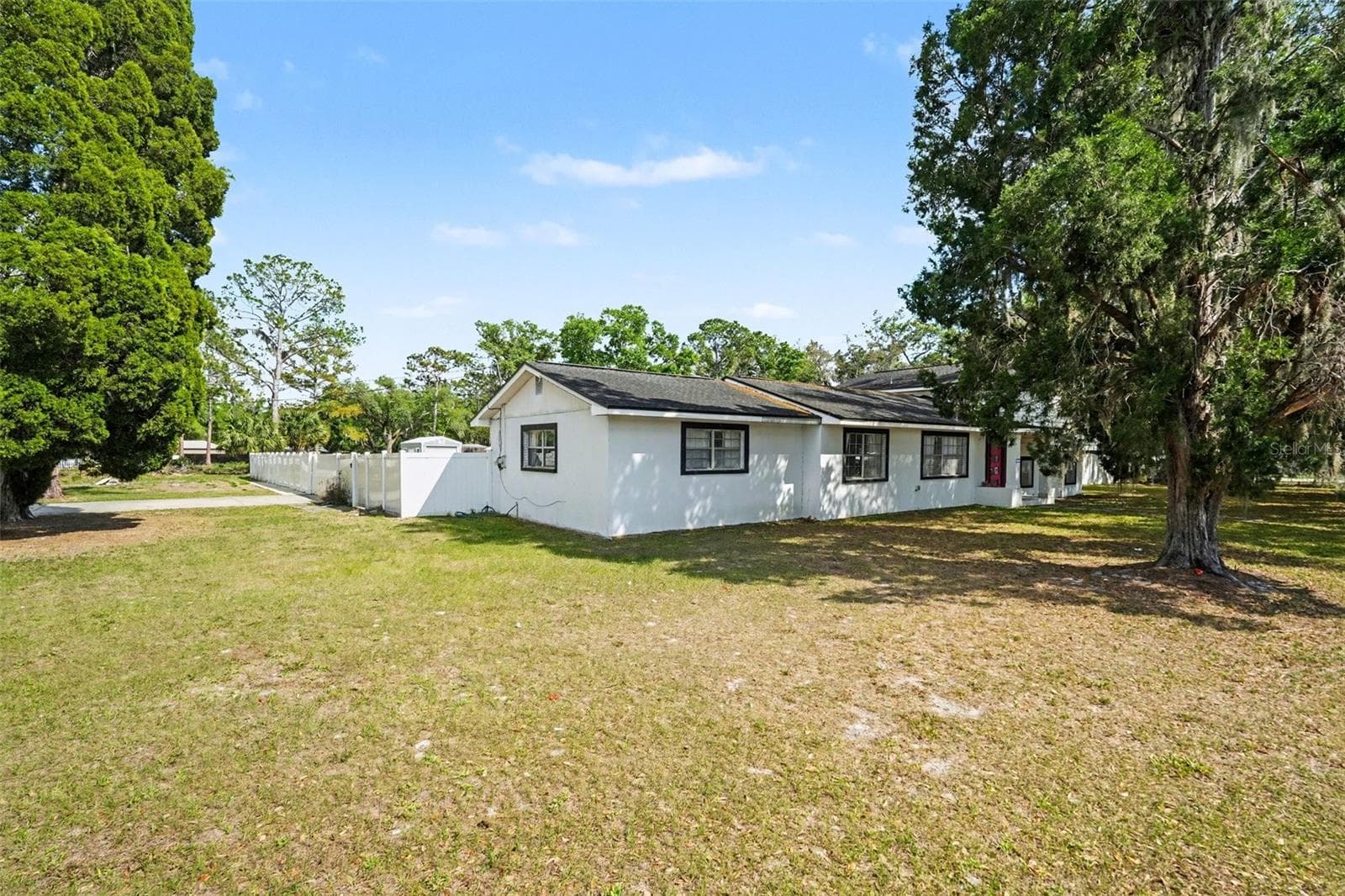 3101 S Kings Ave photo 3