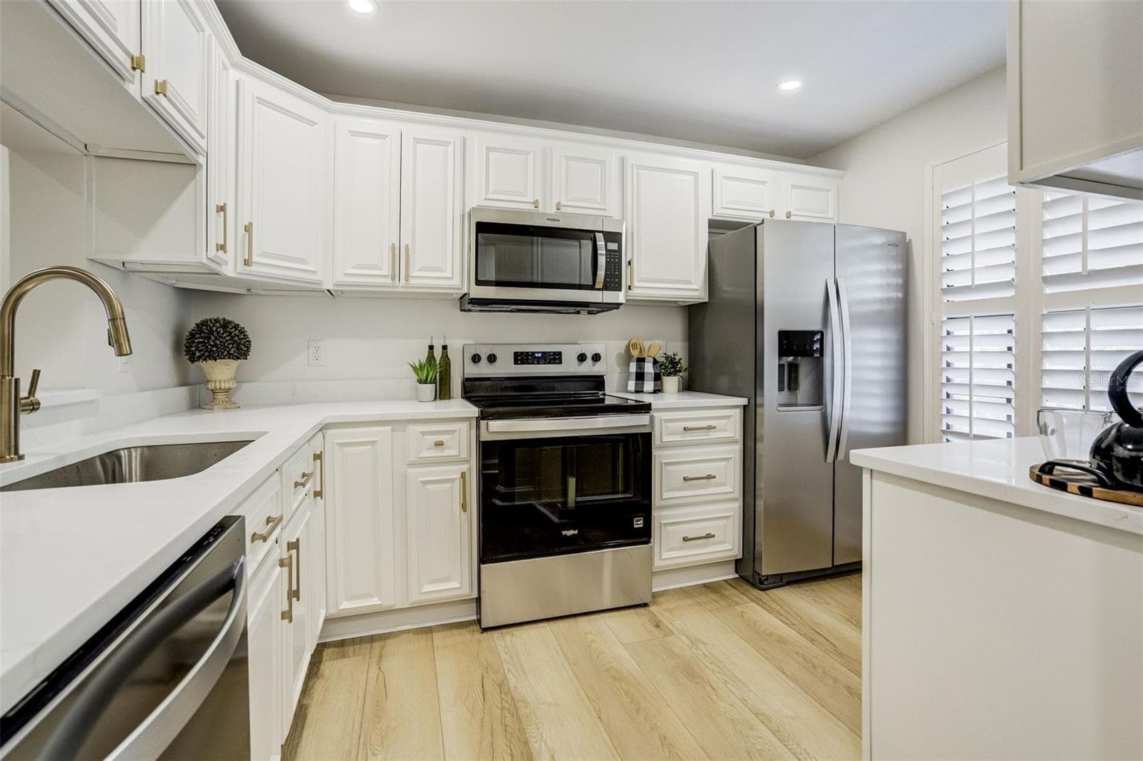 460 S Paula Dr #402 photo 3