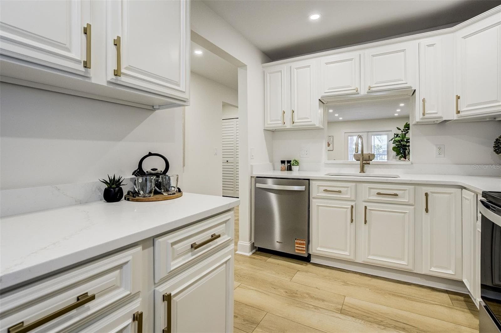 460 S Paula Dr #402 photo 4