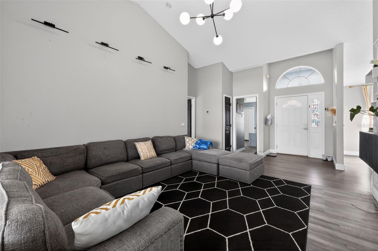 7938 Ashley Pointe Dr photo 5