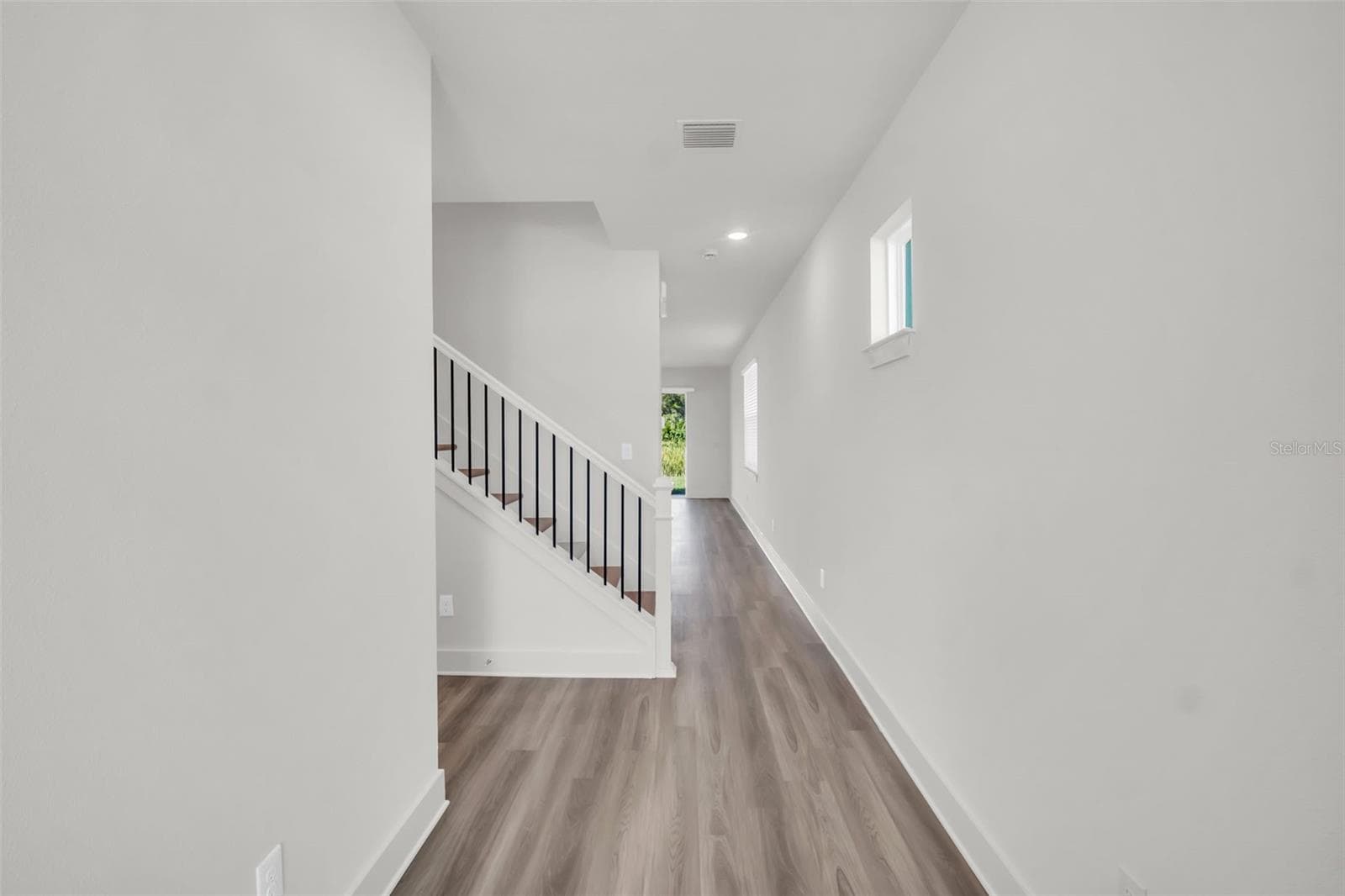 13718 Homeridge CT photo 2