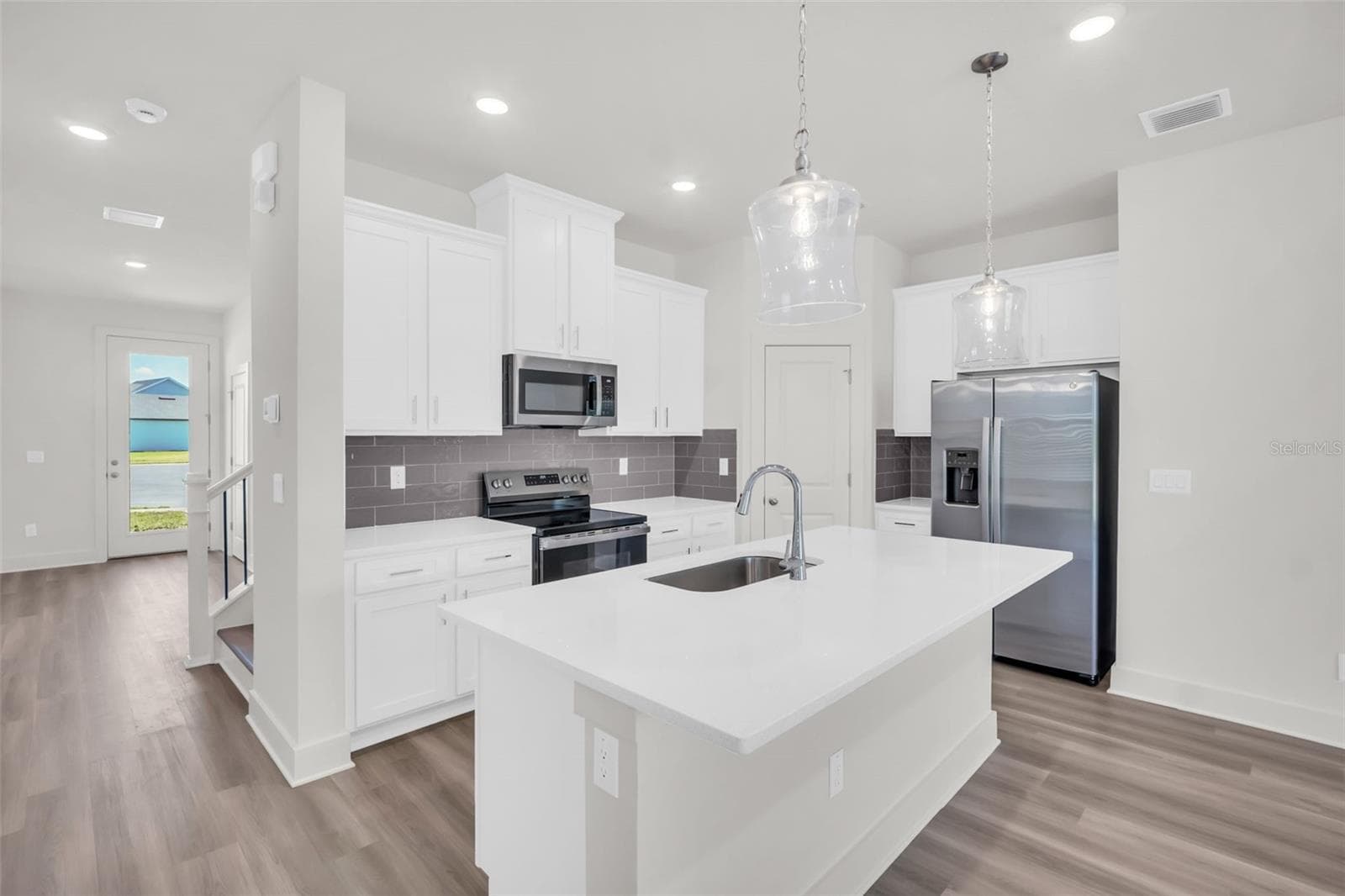 13718 Homeridge CT photo 3