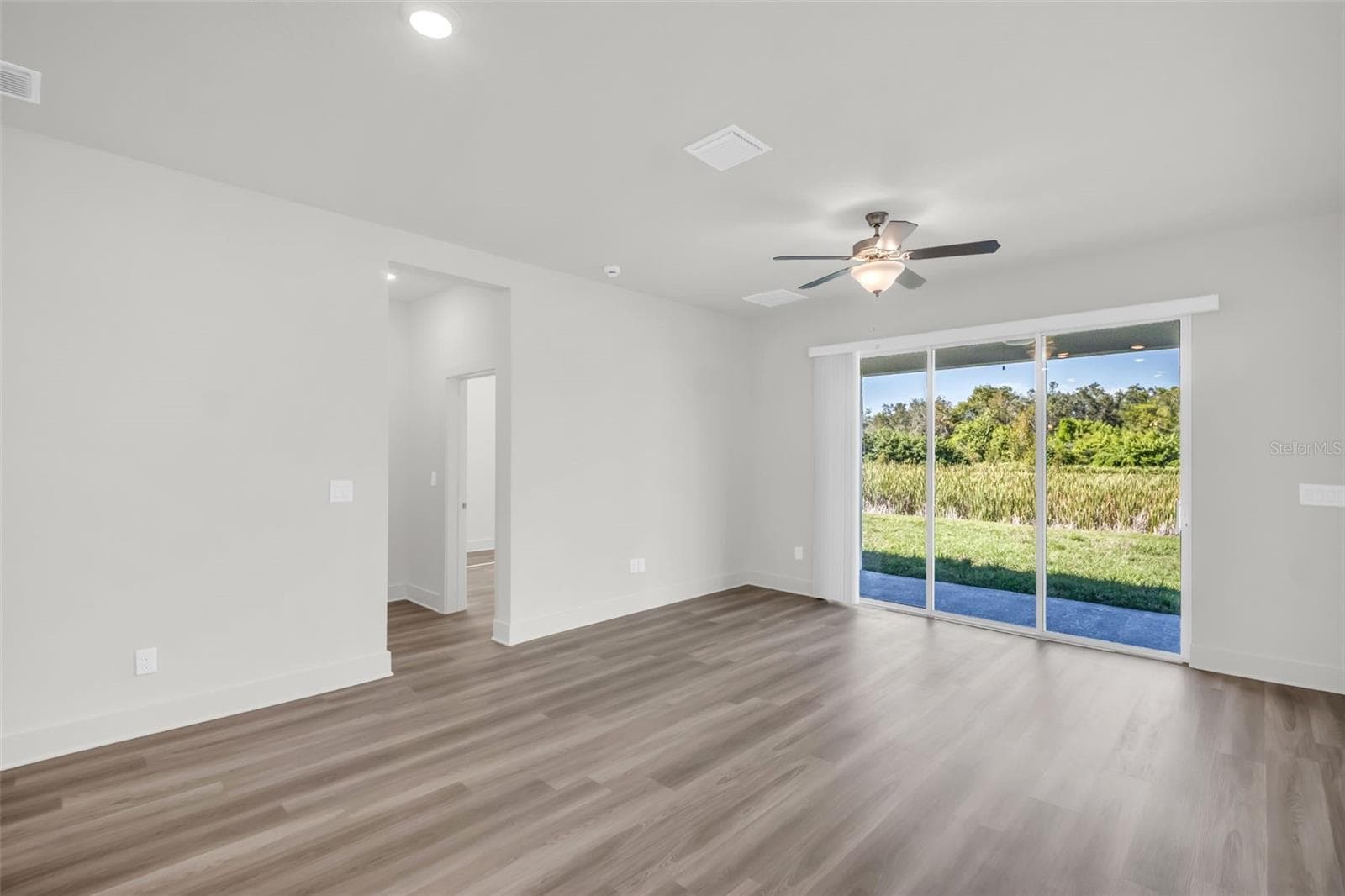 13718 Homeridge CT photo 4