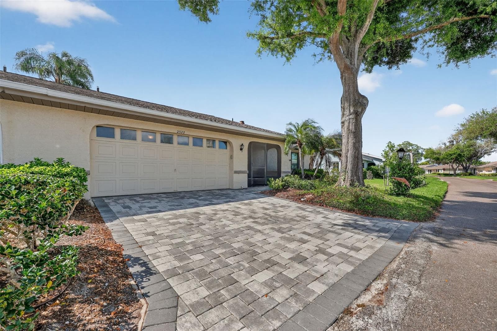 2322 Lancaster Dr photo 2