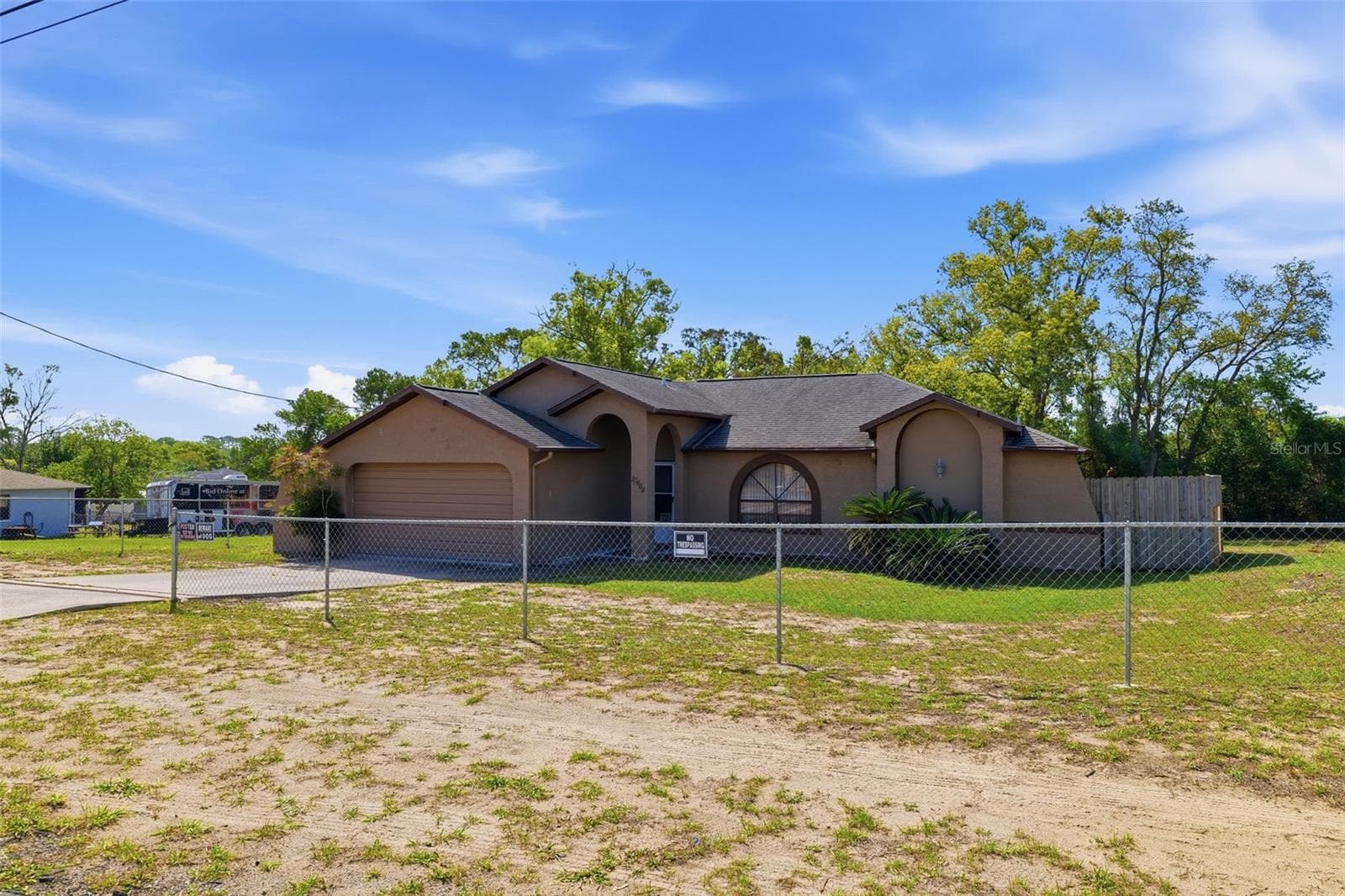 10464 Maderia St photo 2