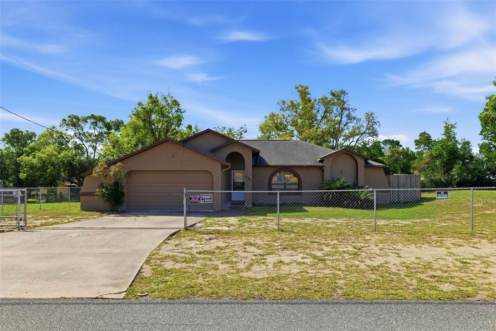 10464 Maderia St photo 3