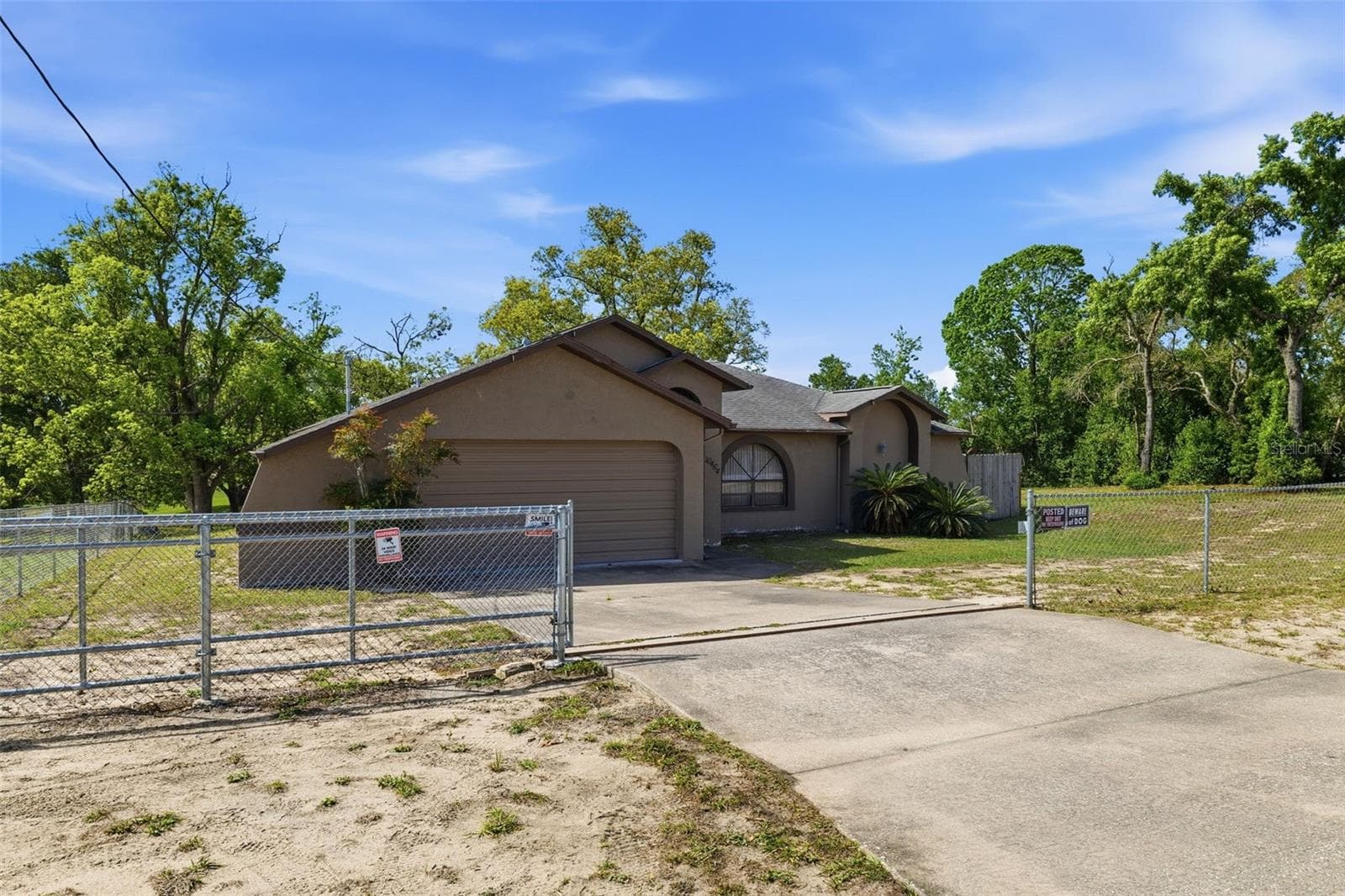 10464 Maderia St photo 4