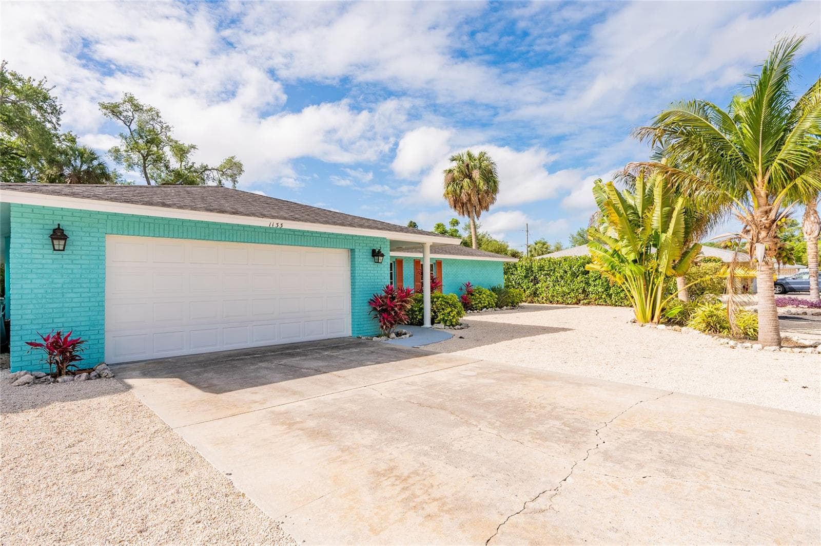 1133 Montezuma Dr photo 2