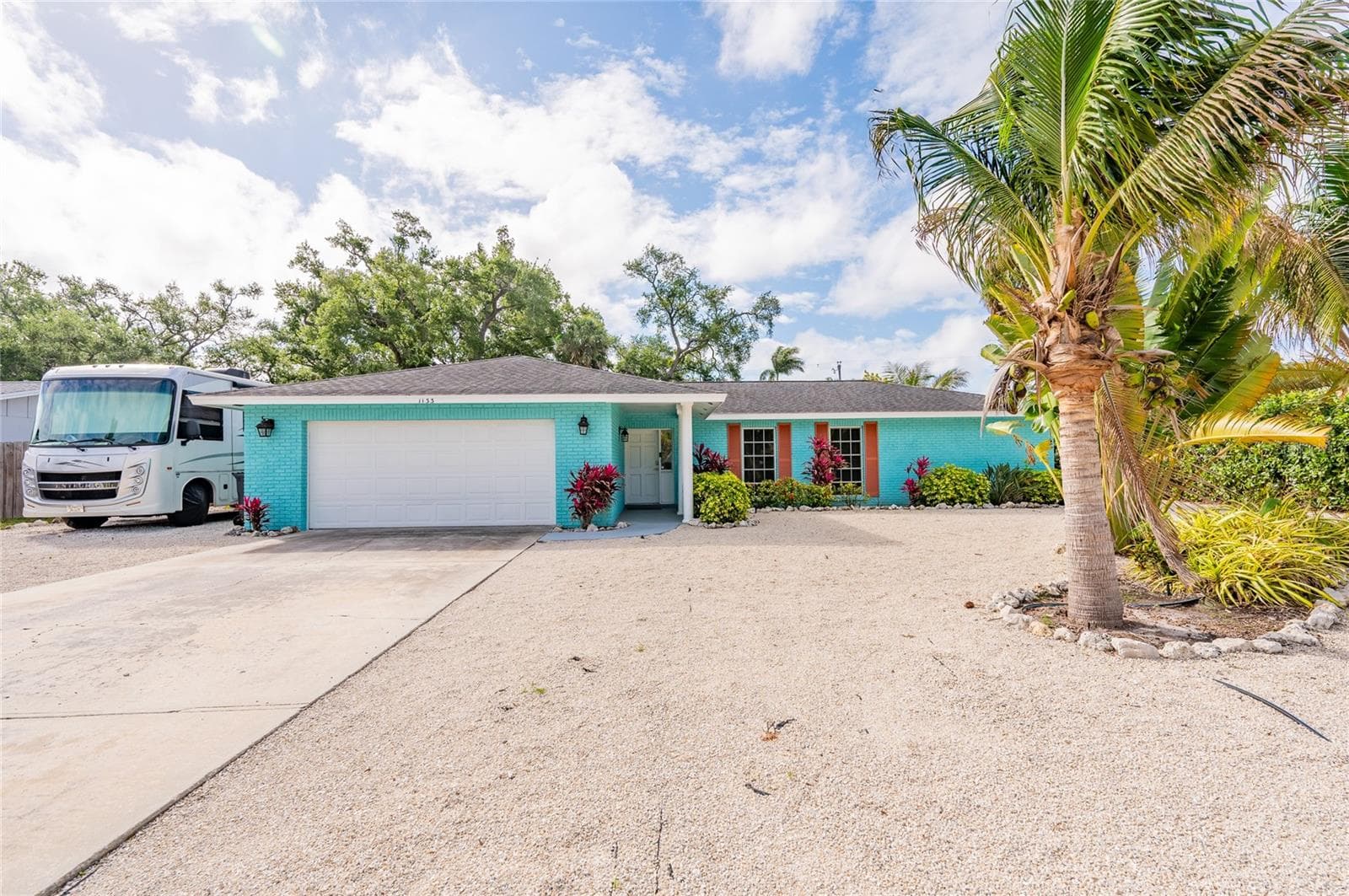 1133 Montezuma Dr photo 4