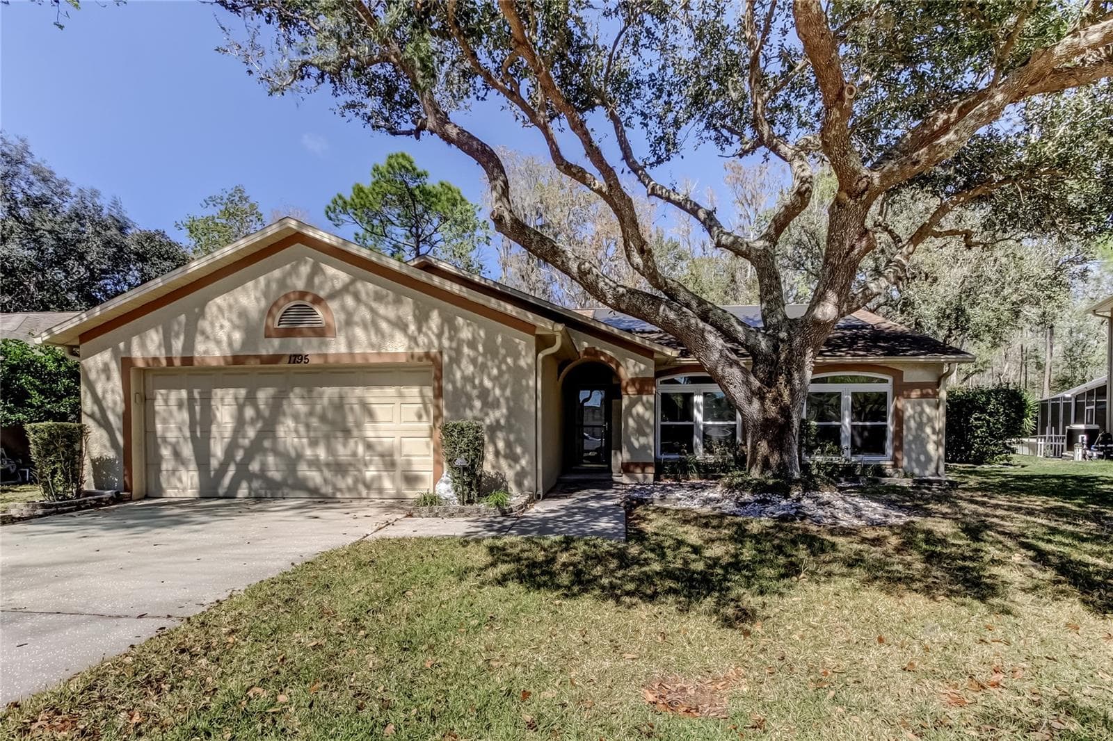 1795 Bayhill Dr photo 2