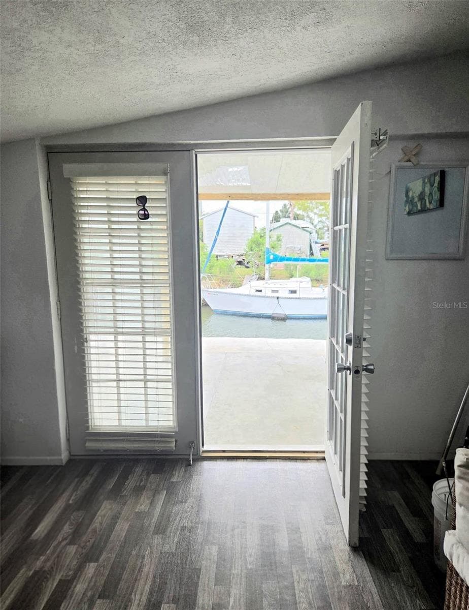6726 Albatross Ln photo 4