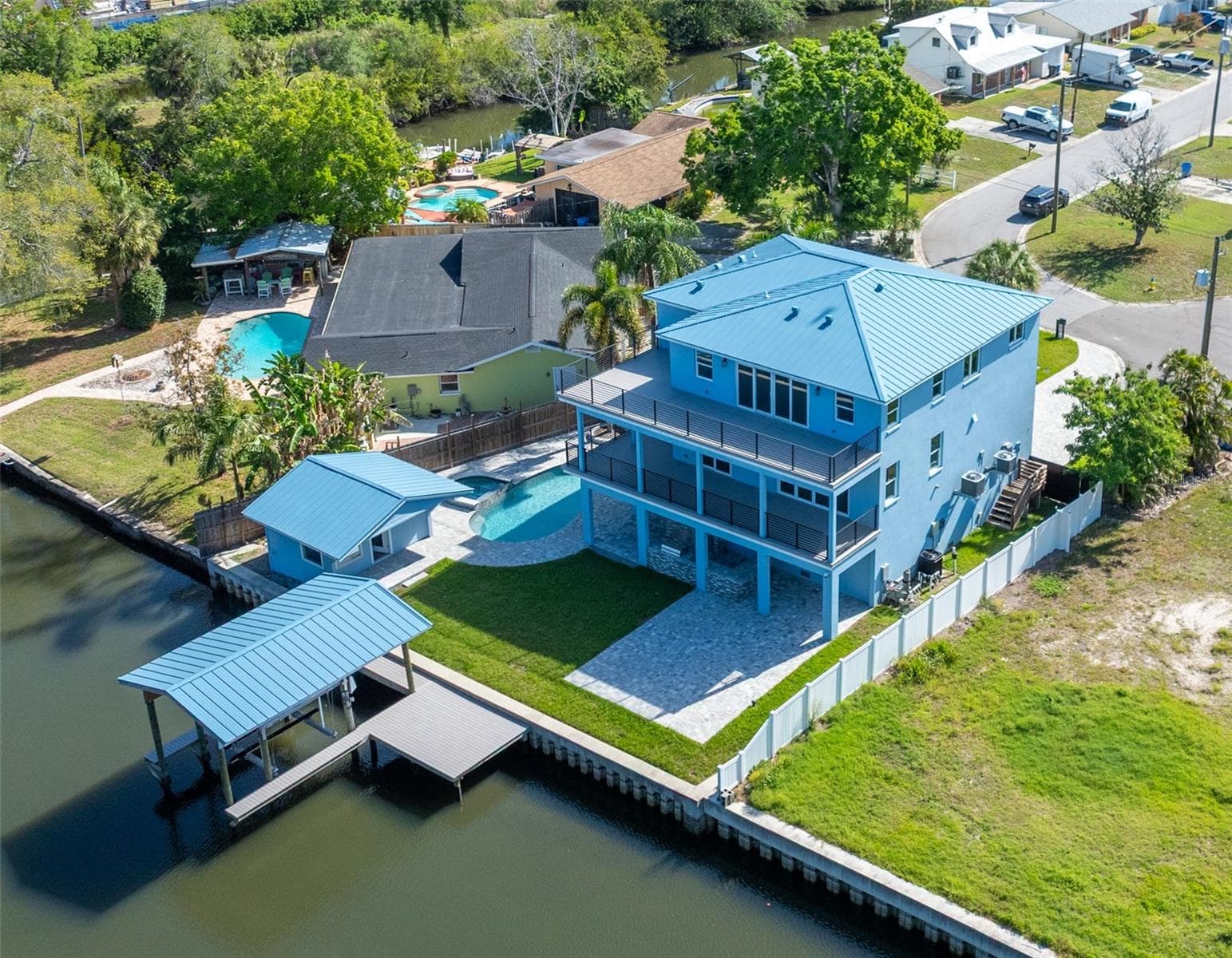 8717 Driftwood Dr photo 3