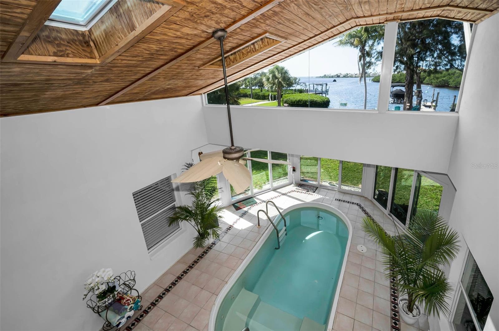1626 Sea Breeze Dr photo 5