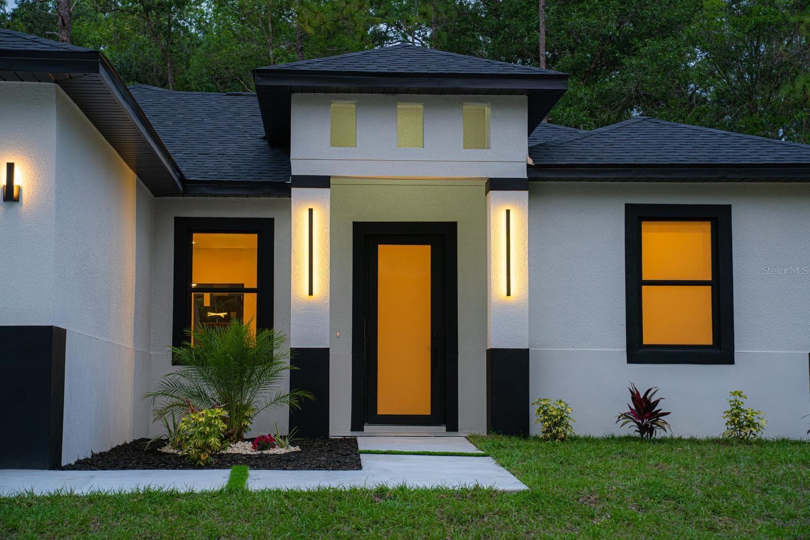 14284 Cedarwood Ave photo 2