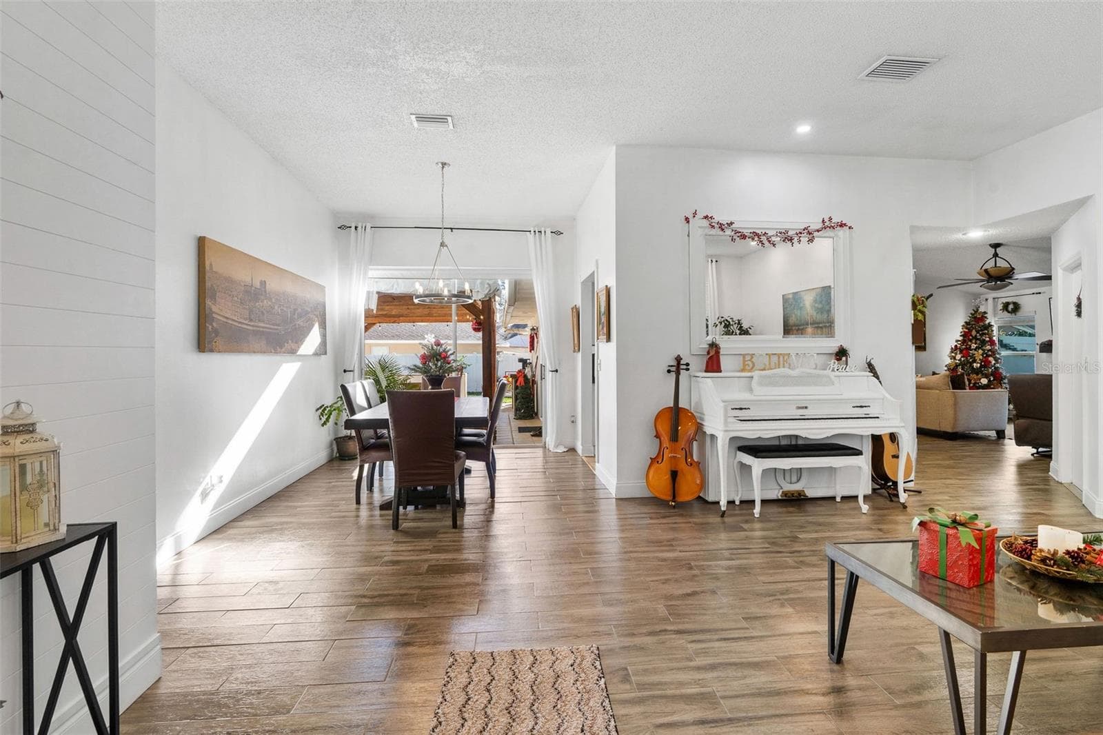 15101 Redvale Dr photo 3