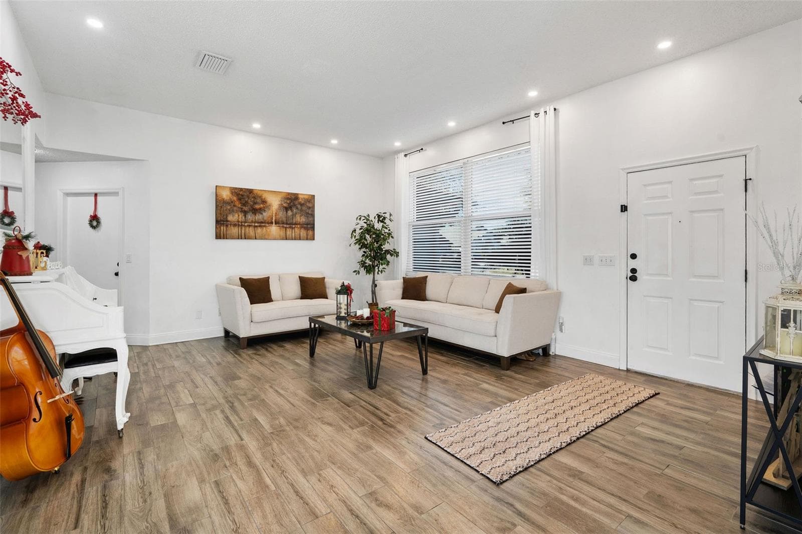 15101 Redvale Dr photo 4