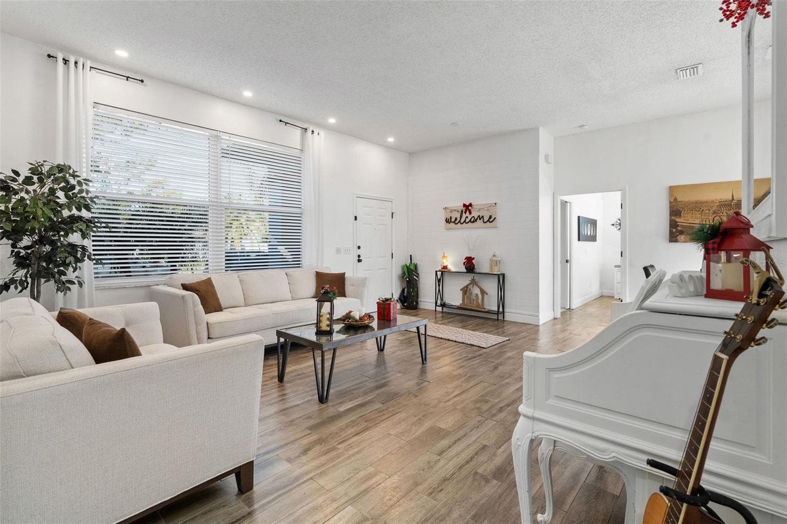 15101 Redvale Dr photo 5