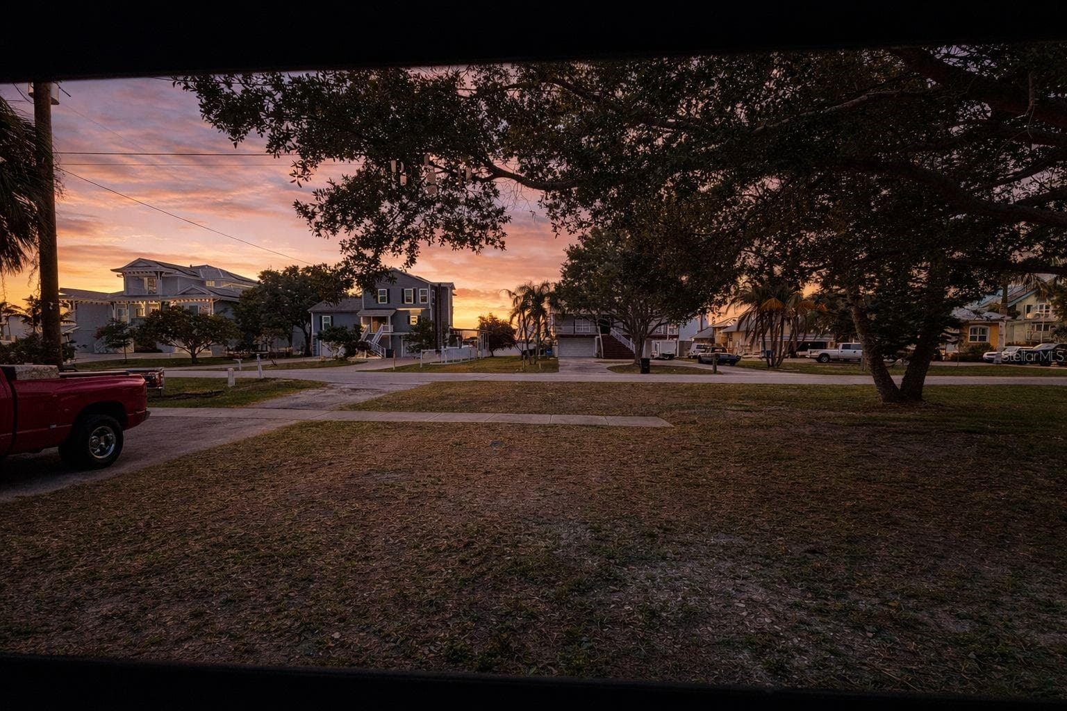 343 Shore Dr E photo 2