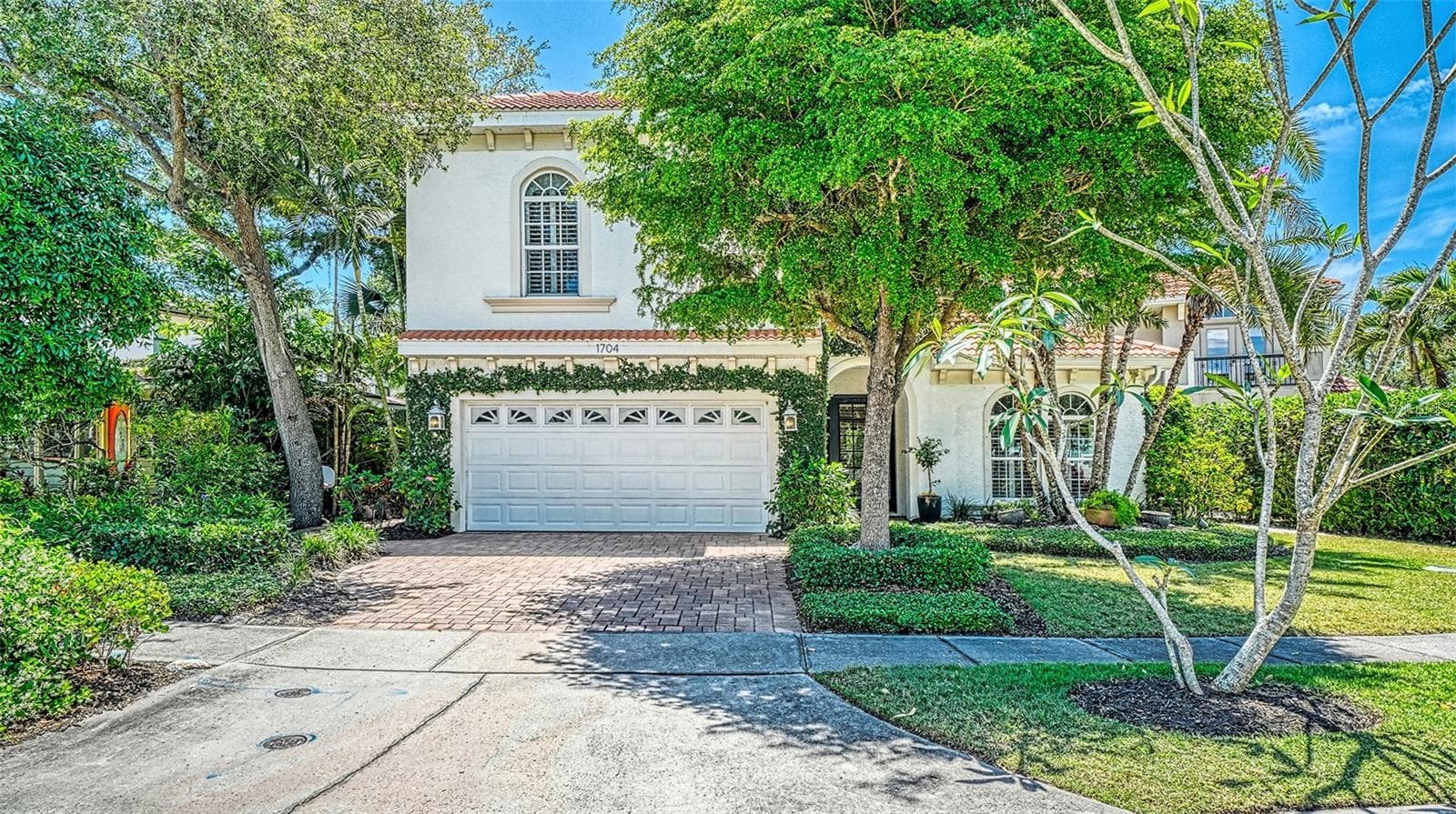 1704 Fortuna St photo 3