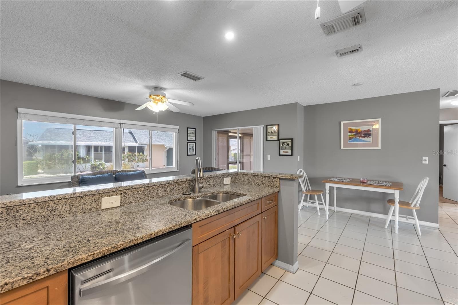 702 Huxley Pl photo 3