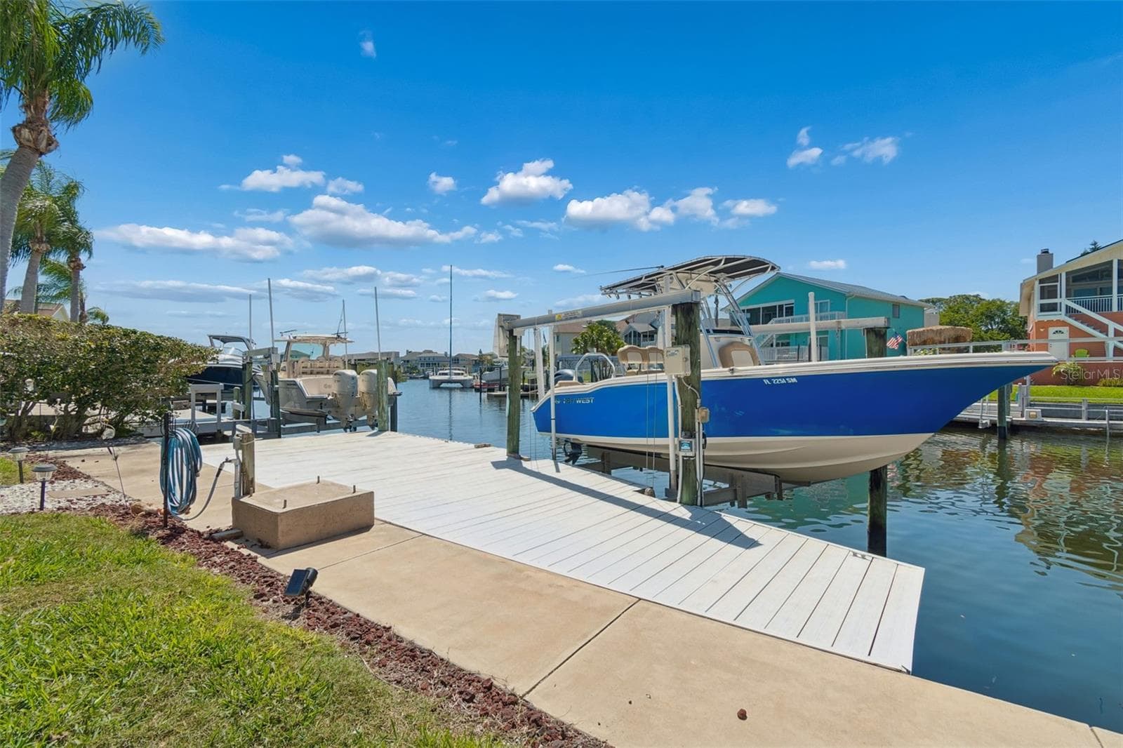 6211 Bayside Dr photo 2