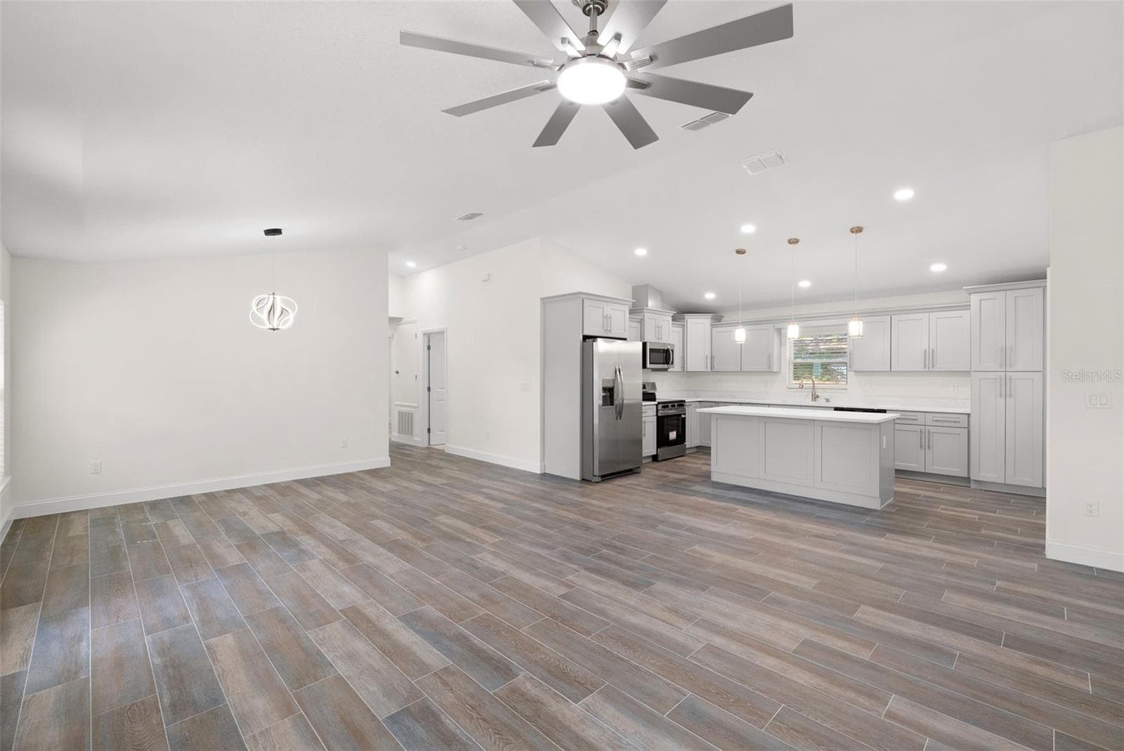 5062 80th Ln N photo 4