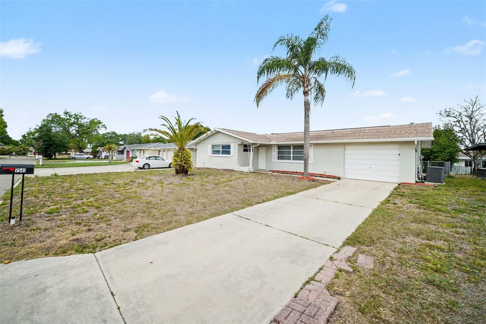 7541 Spirea Dr photo 3