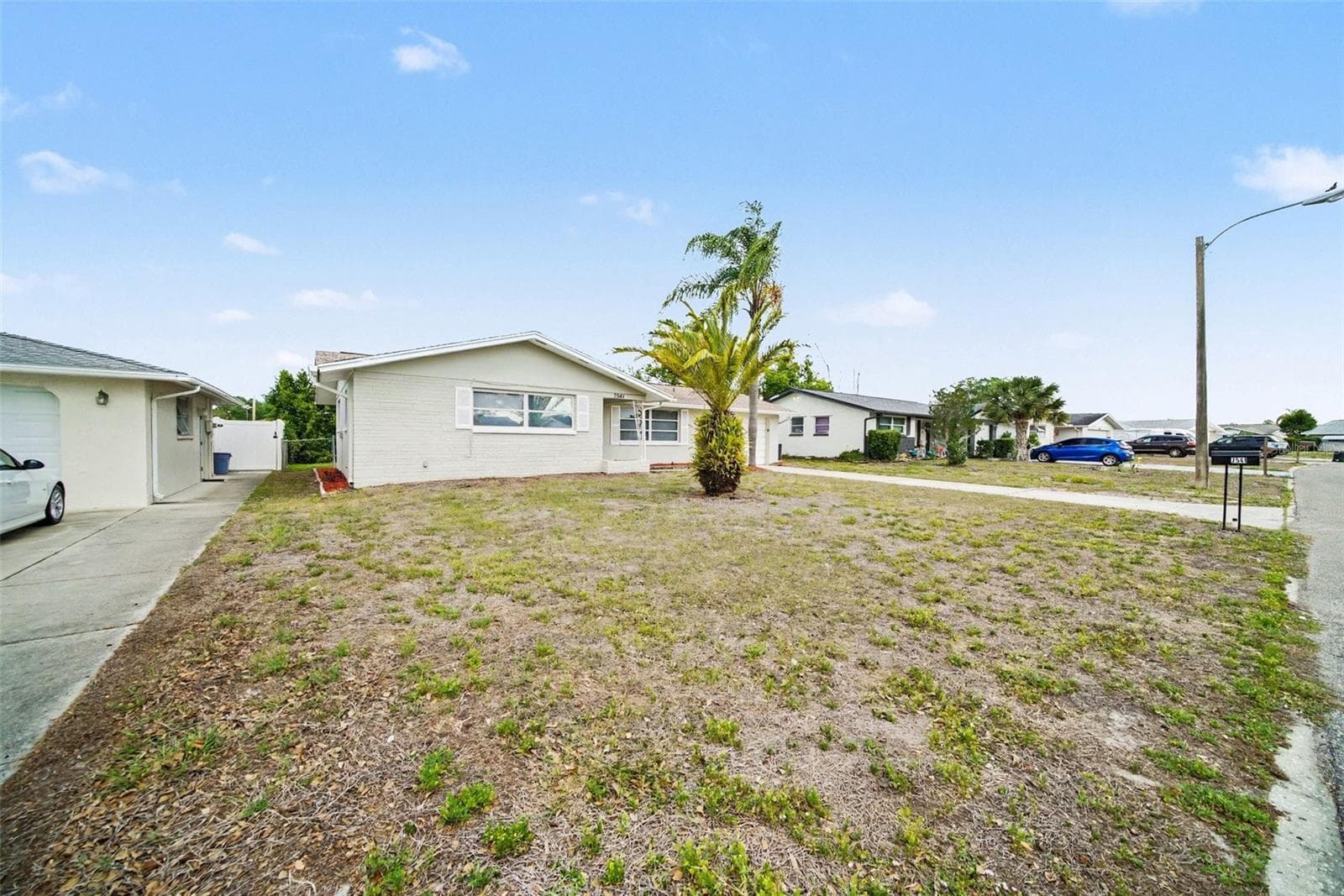 7541 Spirea Dr photo 4