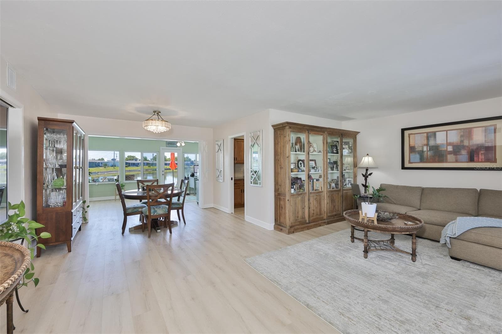 1704 Danbury Dr photo 3