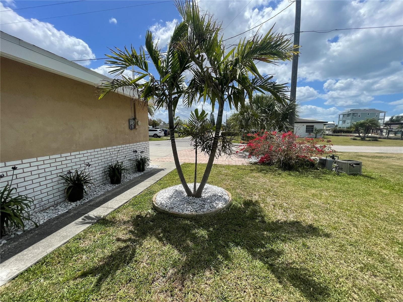 6403 Lonnie Lee Ln photo 2
