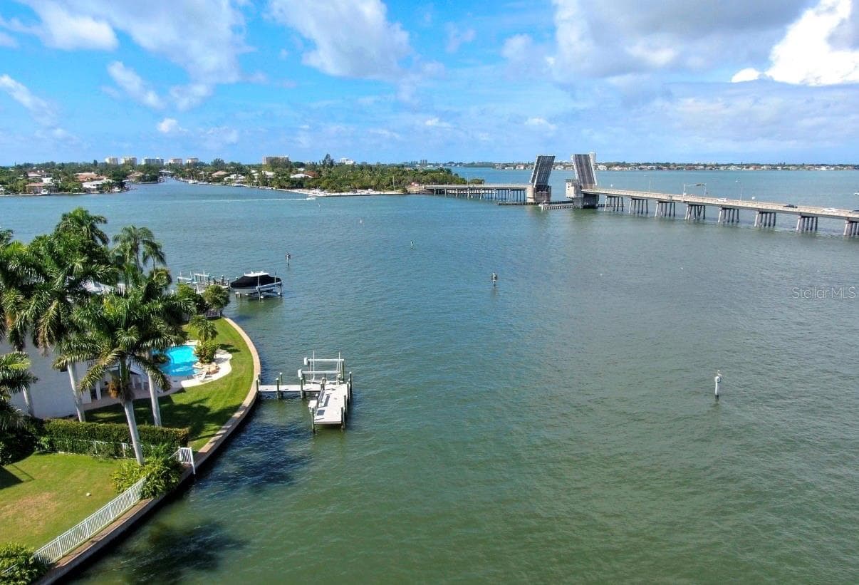 749 Siesta Dr photo 4