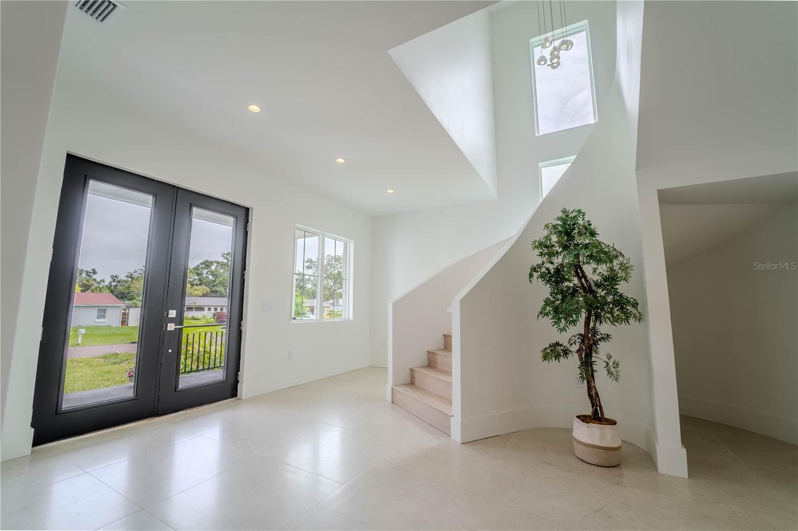 4414 W Lawn Ave photo 2