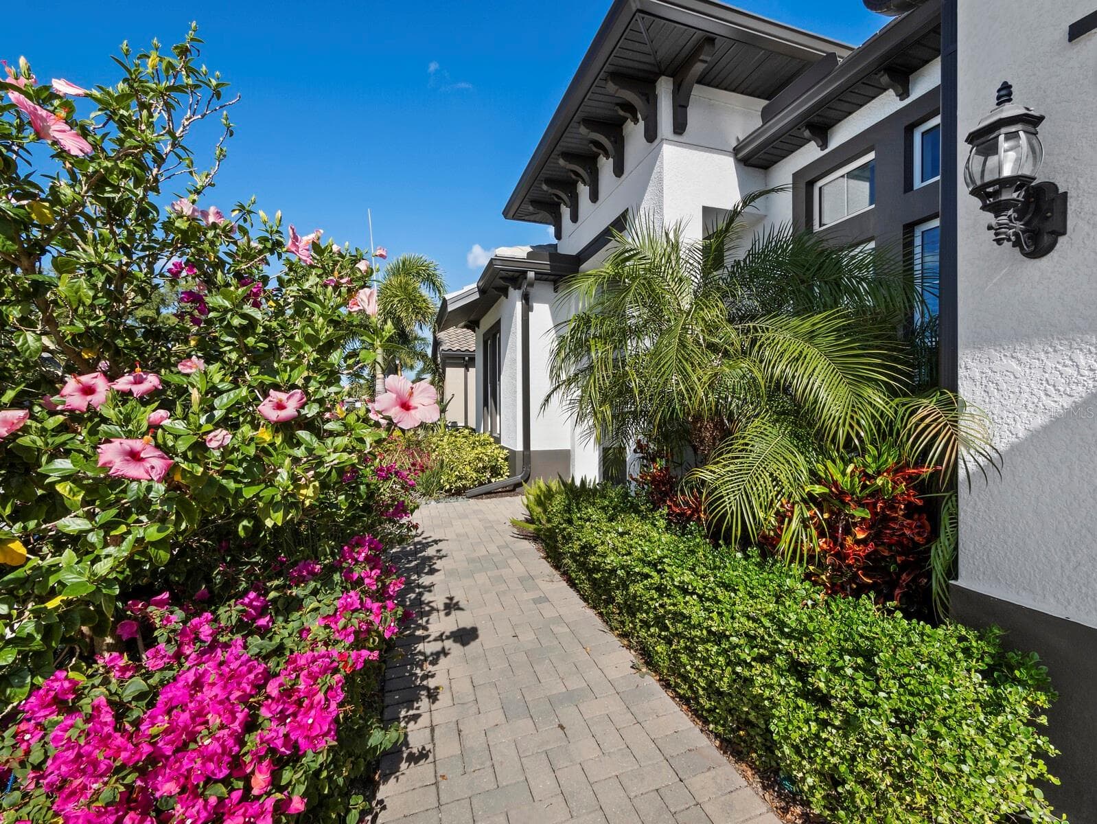 6129 Lungo Lago Dr photo 4