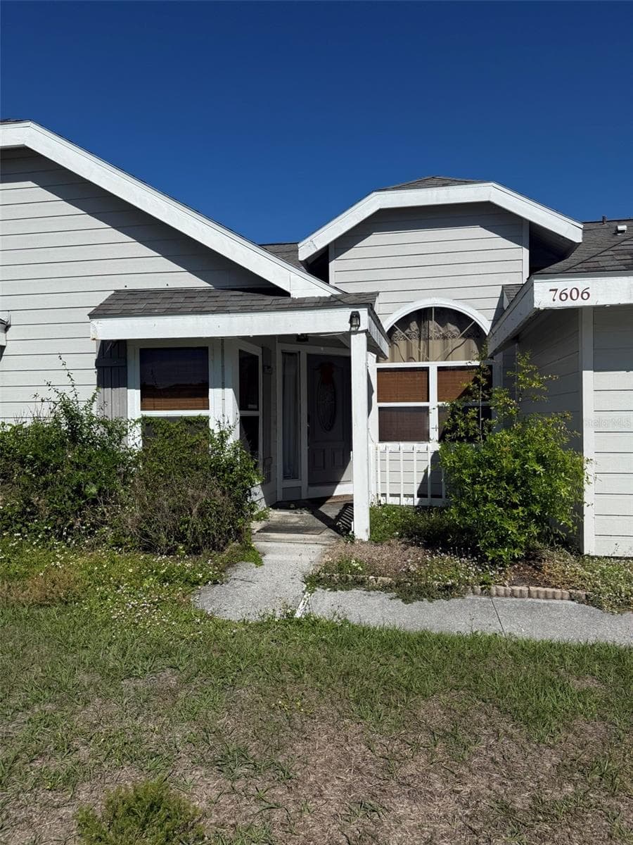 7606 37th Street Cir E photo 3