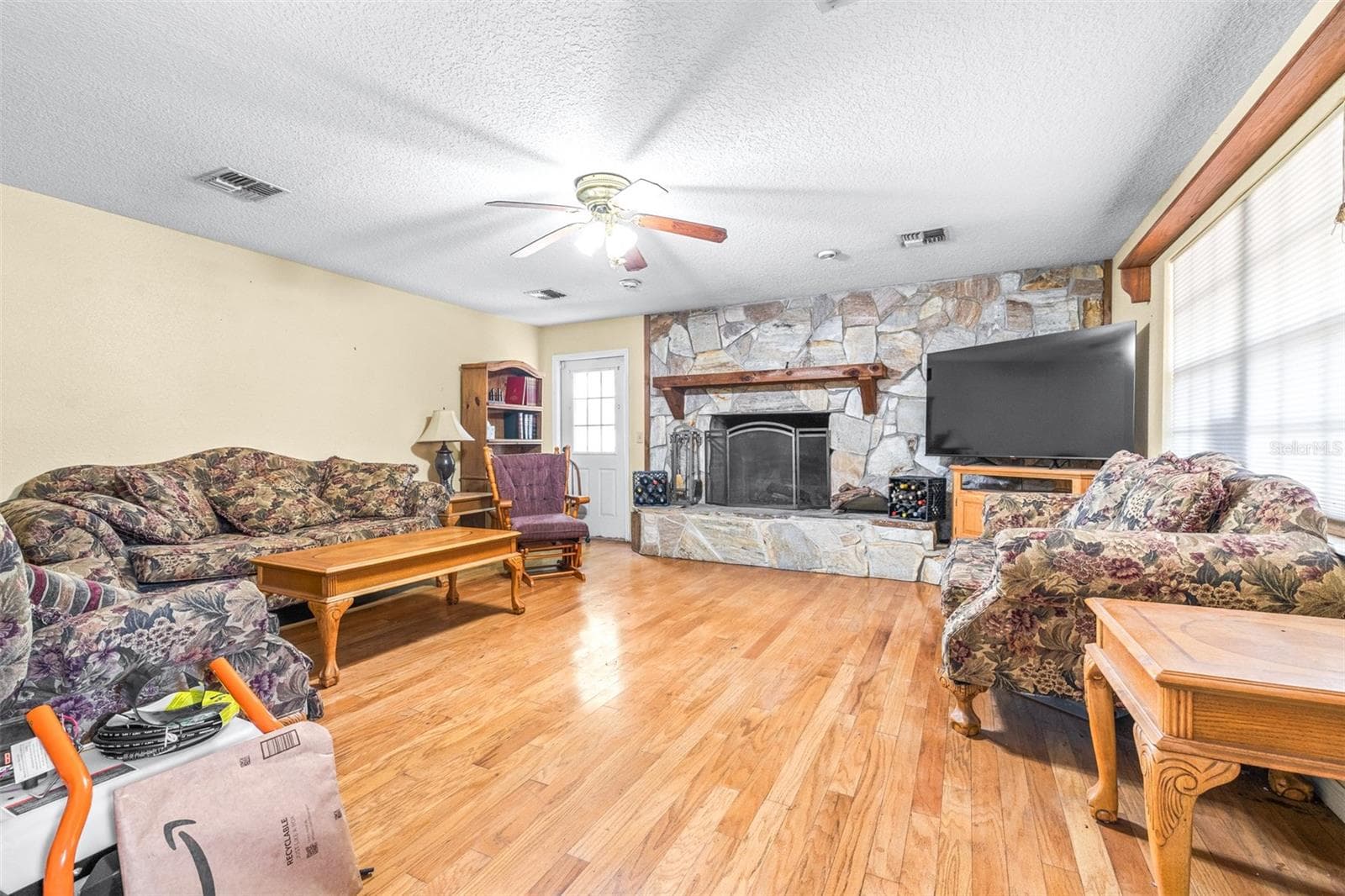 954 Odoniel Dr photo 3