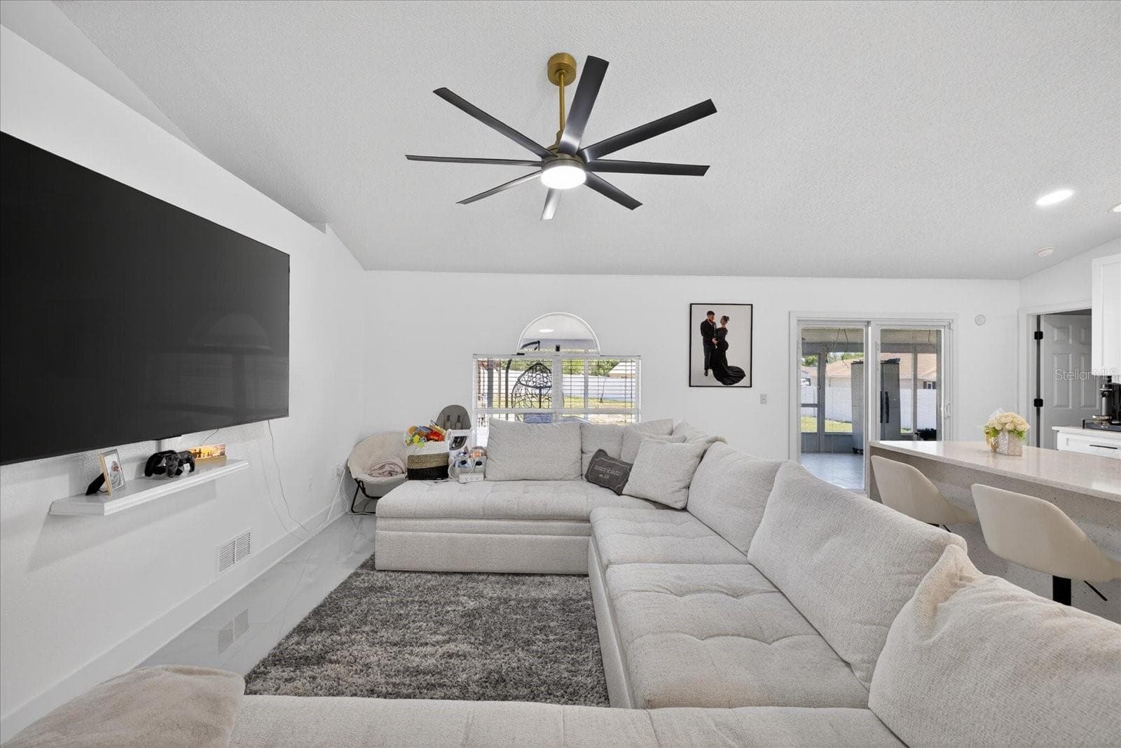 4096 Landover Blvd photo 4