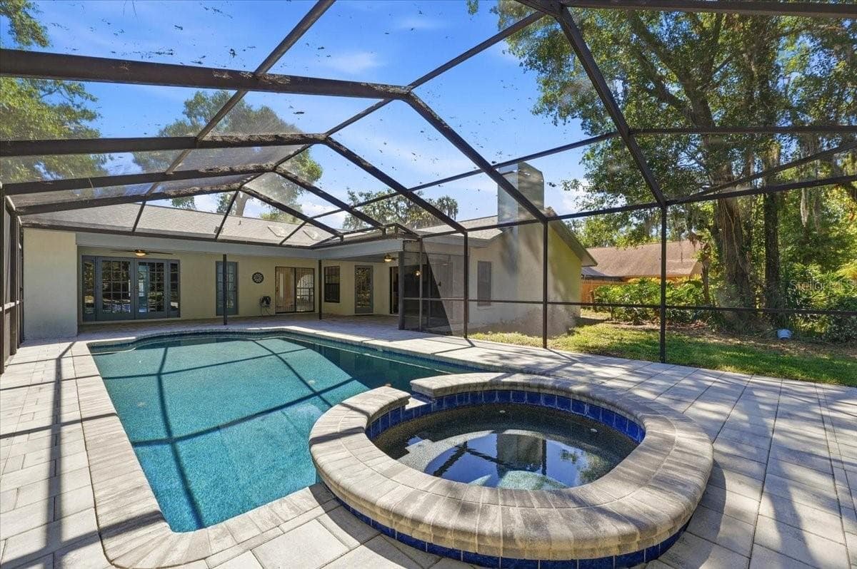 2800 Hammock Dr photo 3