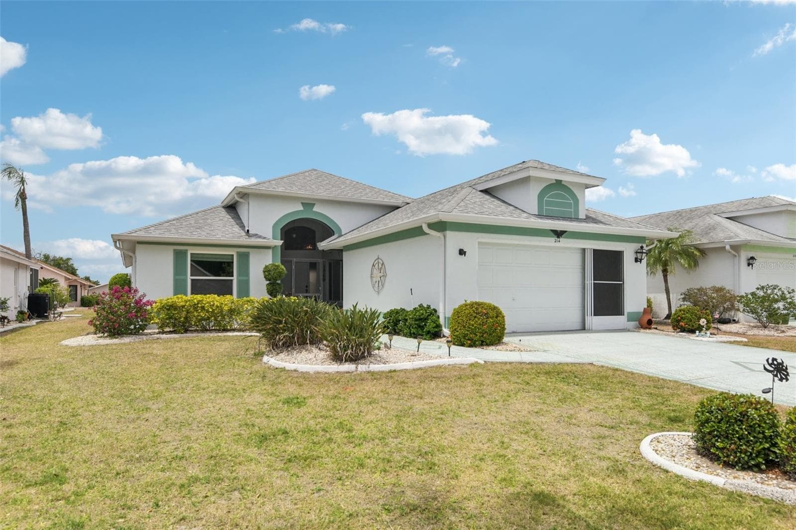 214 Linger Ln photo 2