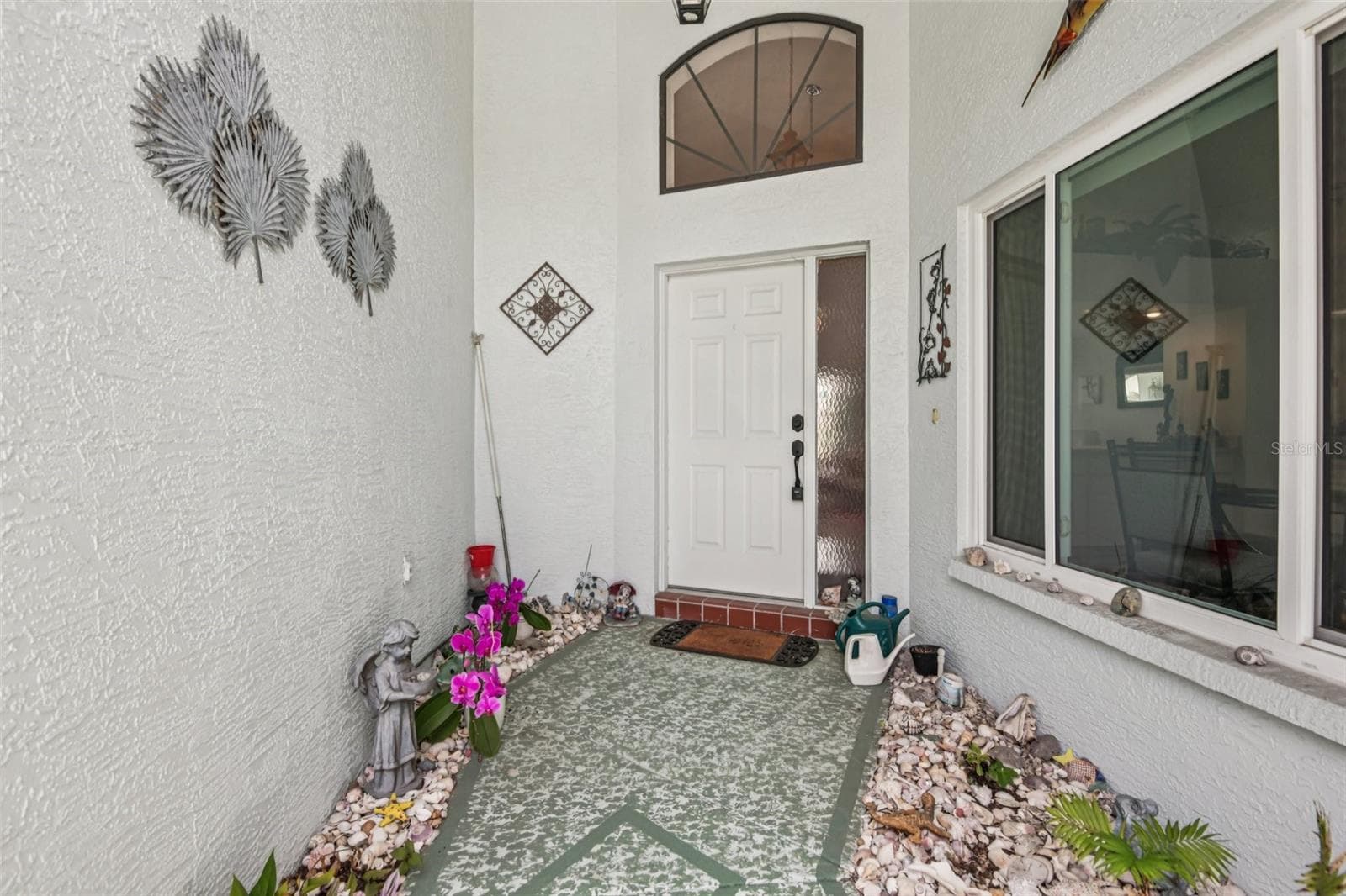 214 Linger Ln photo 3