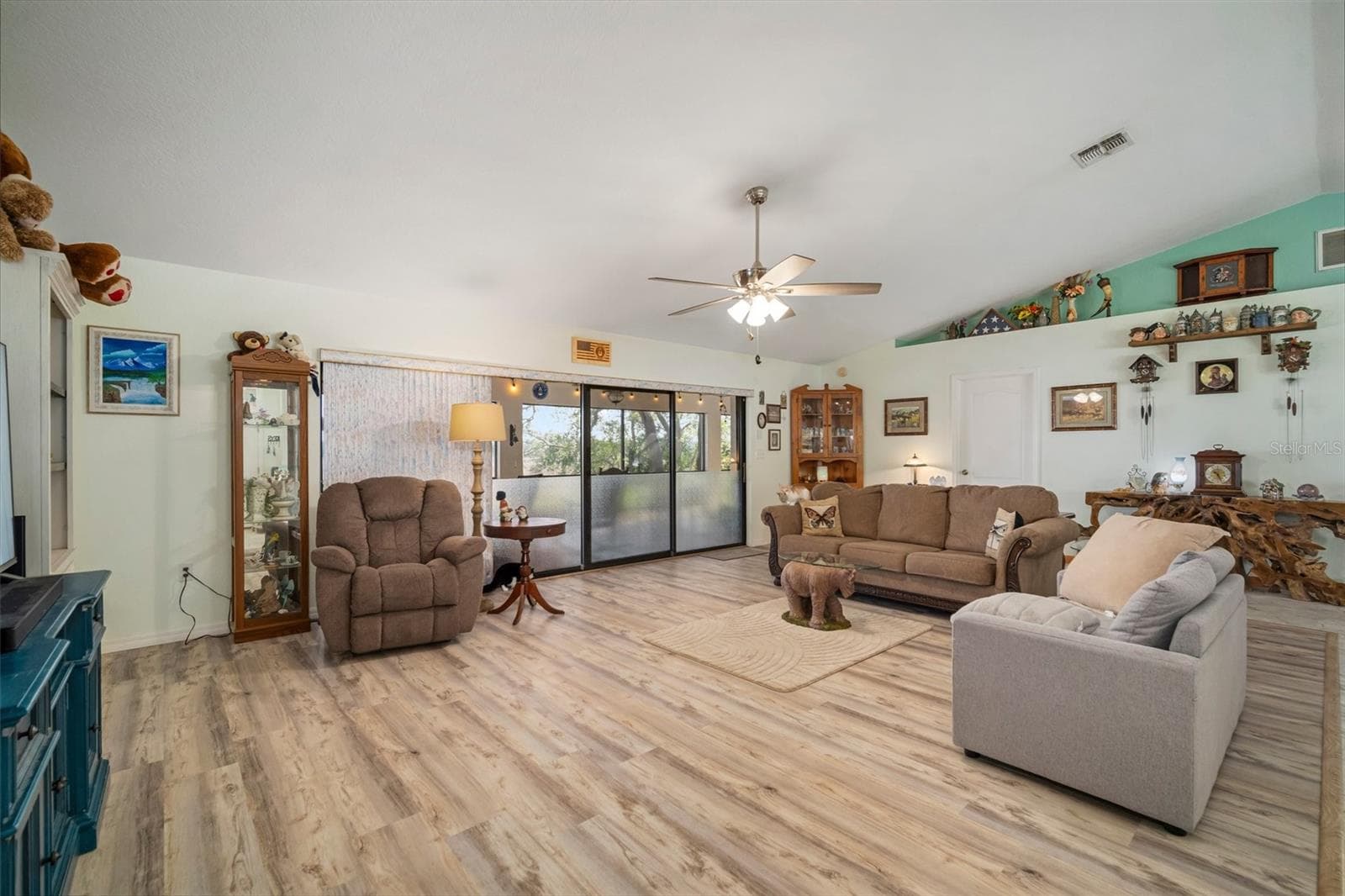 1472 Ivydale Rd photo 4