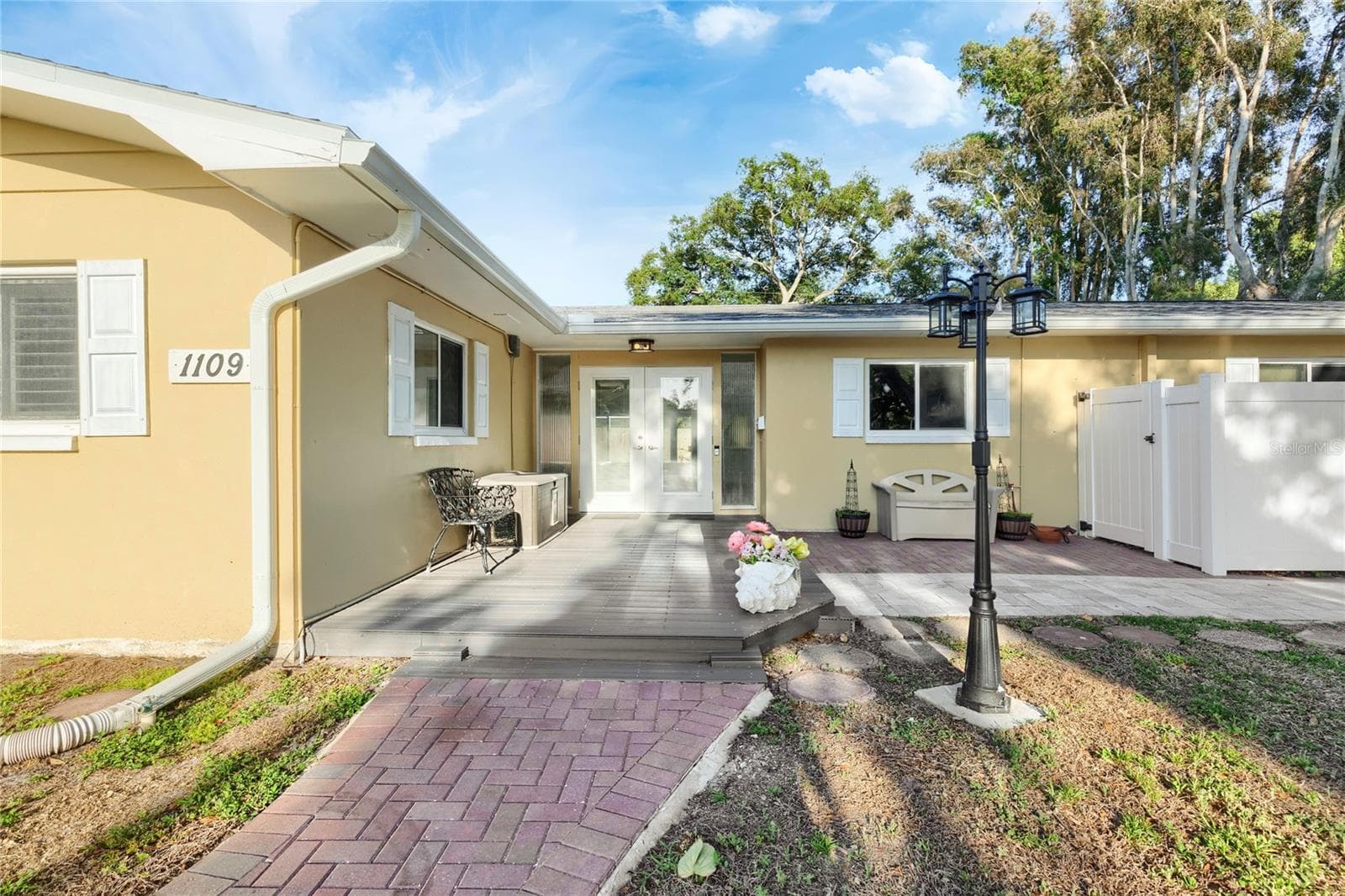 1109 S San Remo Ave photo 2