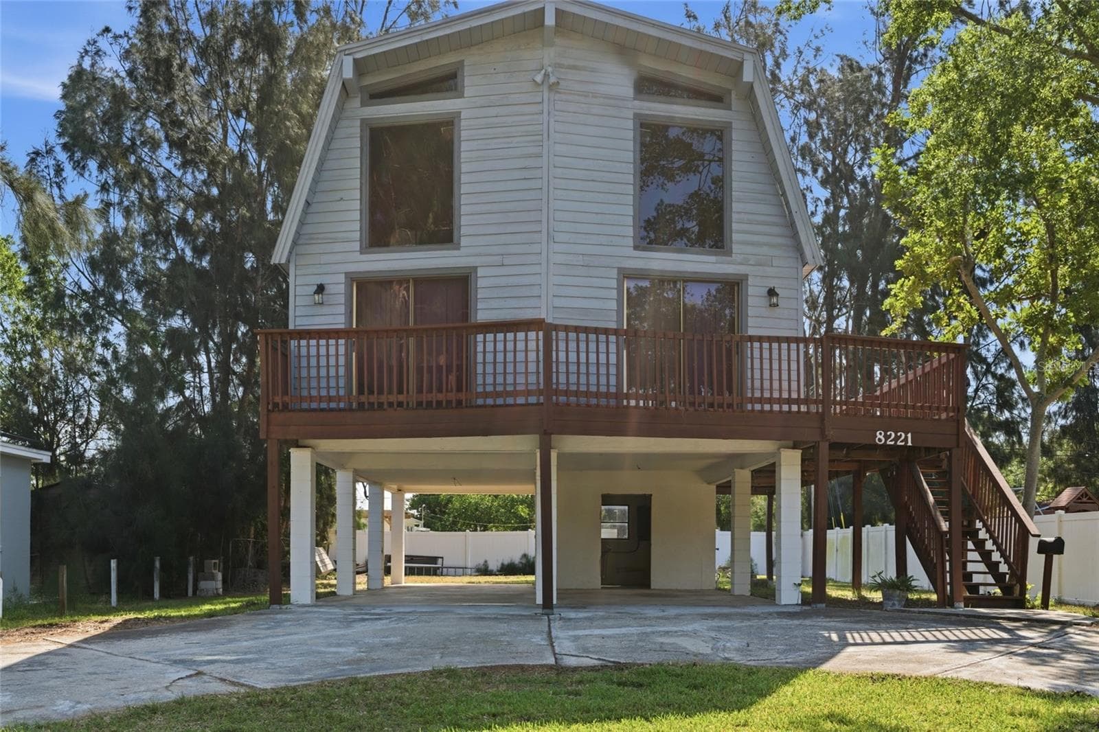 8221 Riverside Dr NE photo 3