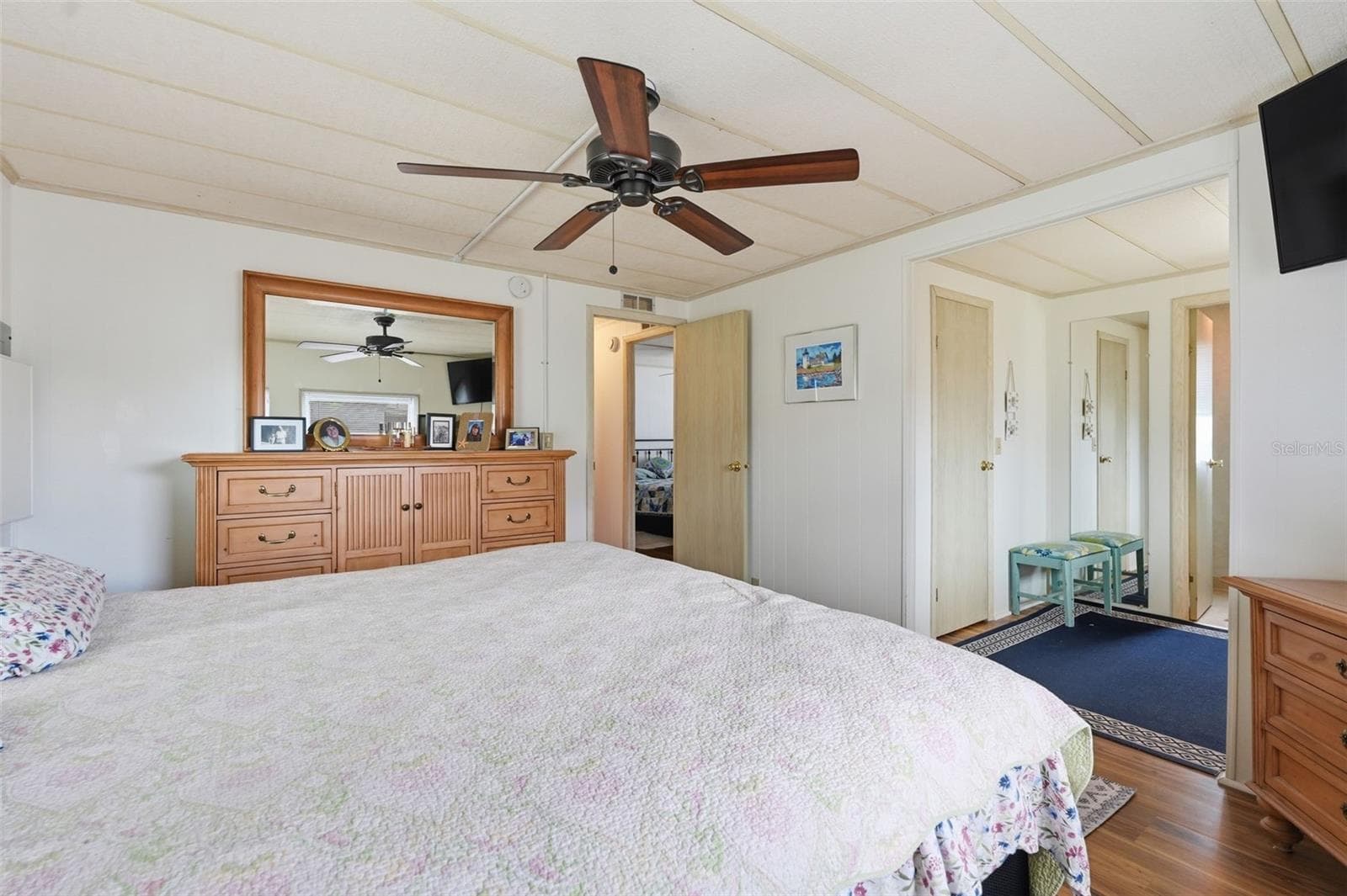 2049 Manoa Dr photo 3